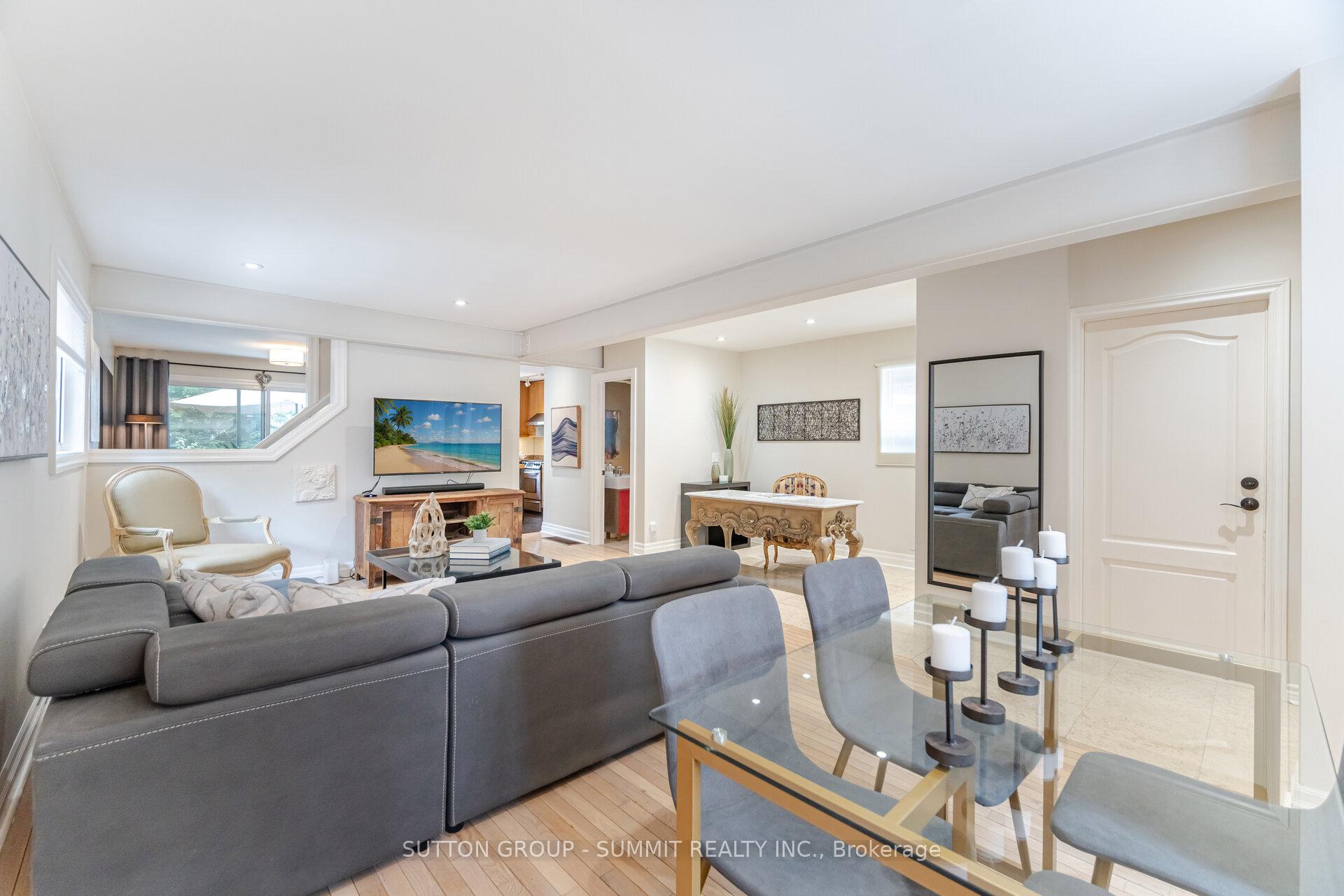 Photo 4 of 5 Norlong Boulevard, Toronto, East York — HOMEH