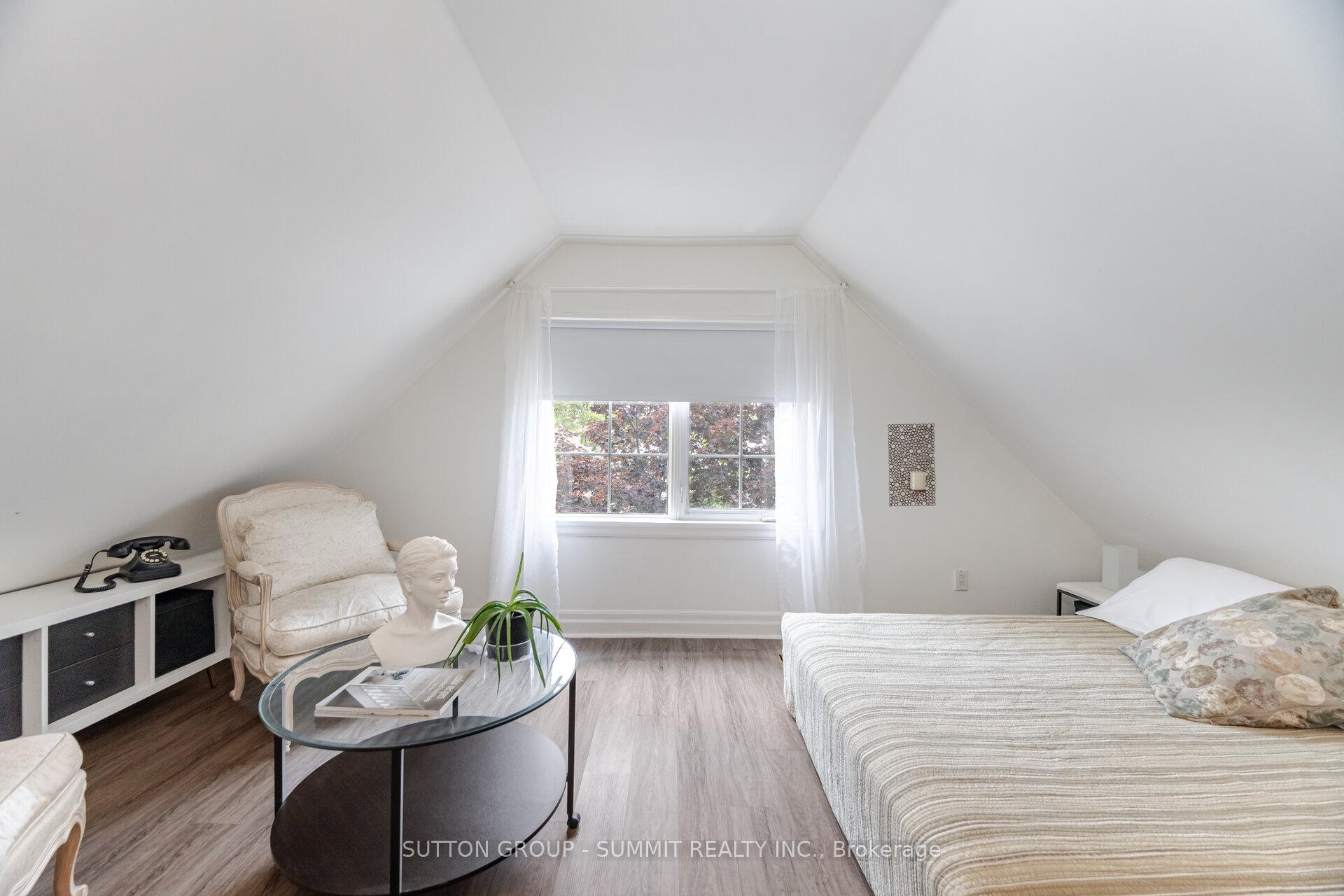 Photo 24 of 5 Norlong Boulevard, Toronto, East York — HOMEH