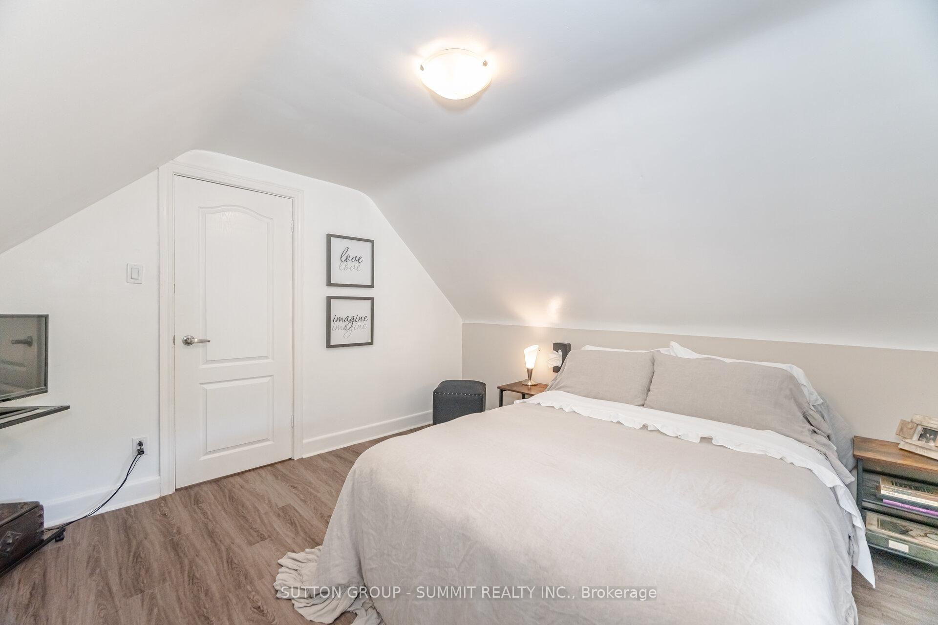 Photo 20 of 5 Norlong Boulevard, Toronto, East York — HOMEH