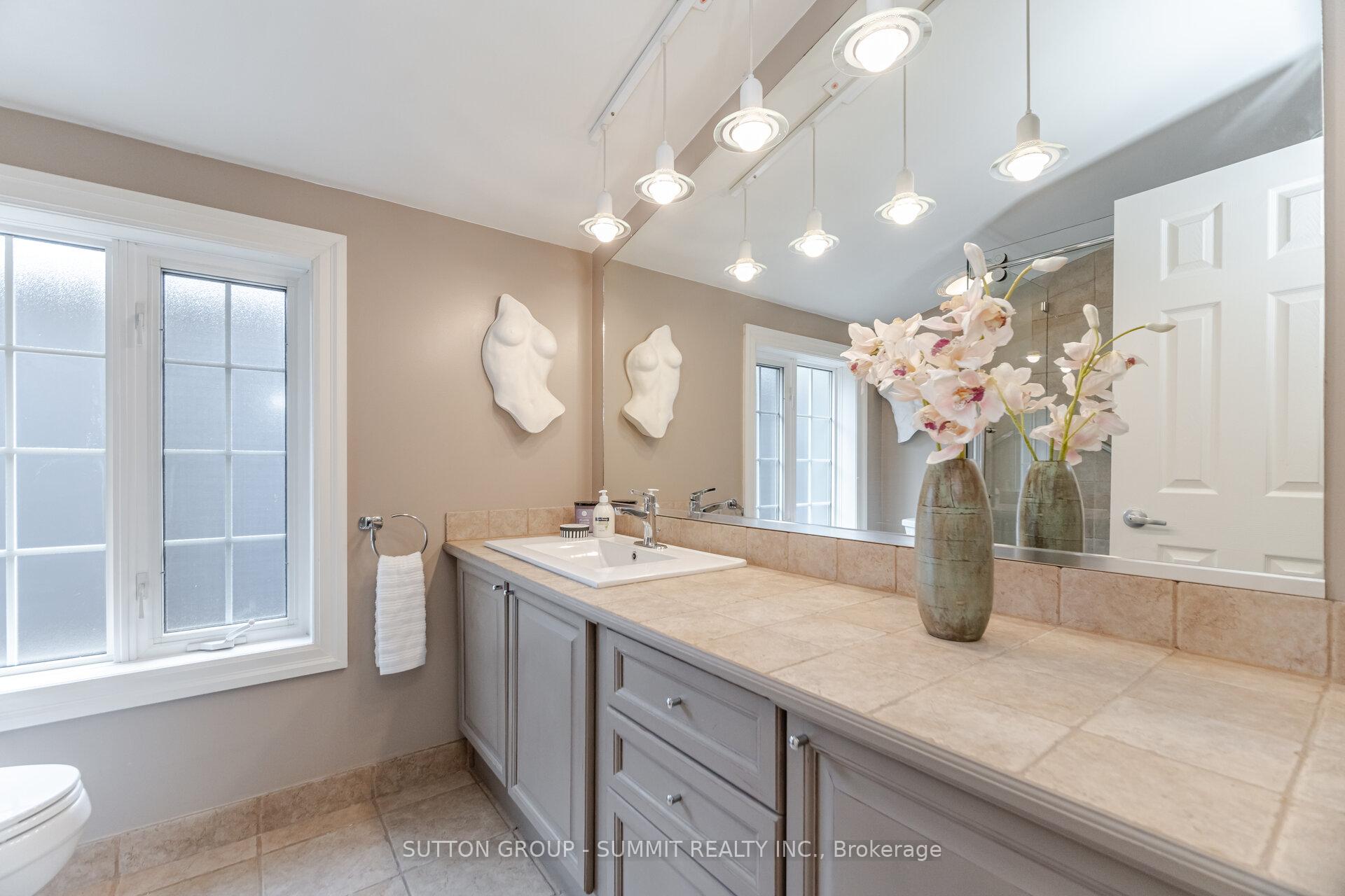 Photo 28 of 5 Norlong Boulevard, Toronto, East York — HOMEH