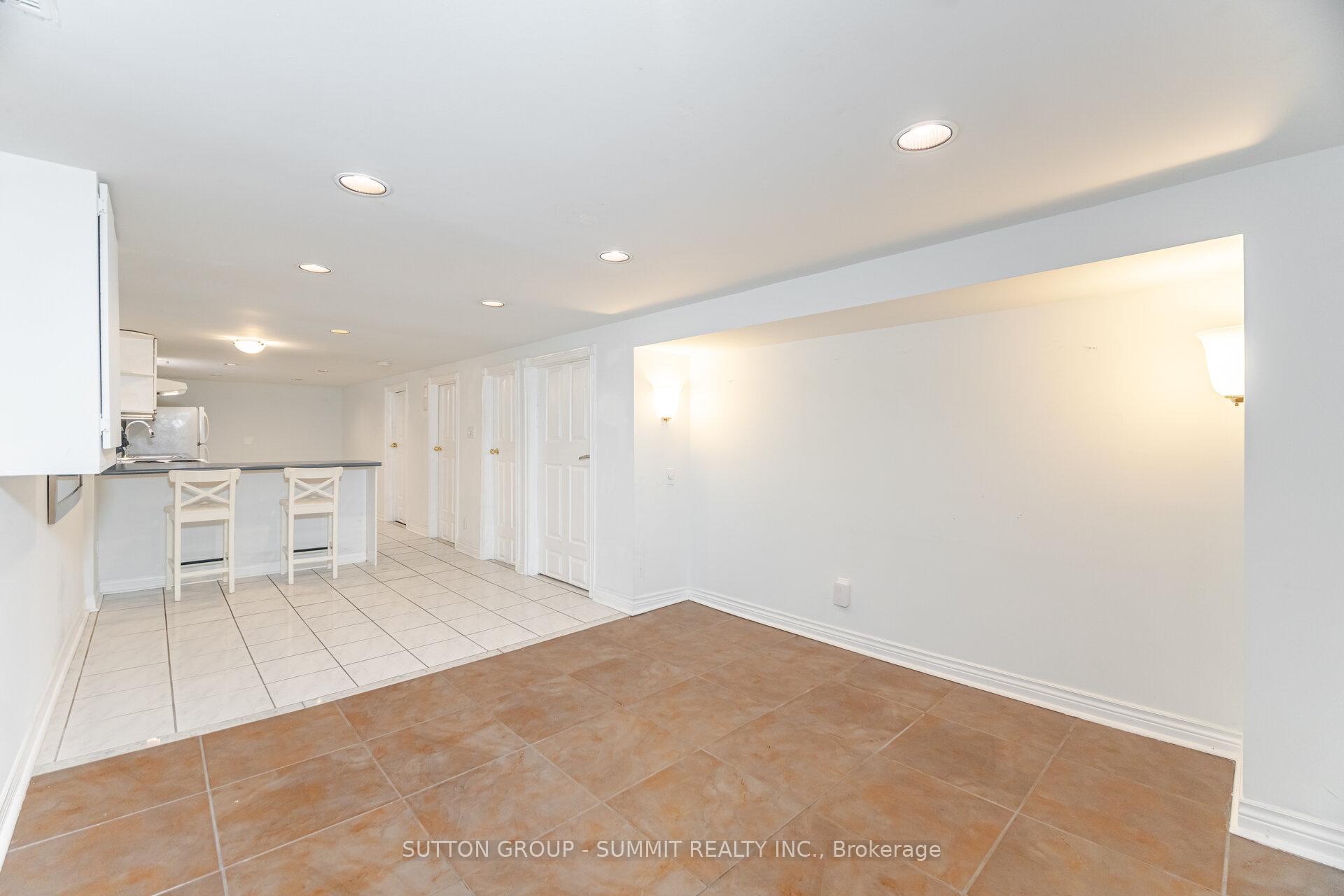 Photo 23 of 5 Norlong Boulevard, Toronto, East York — HOMEH