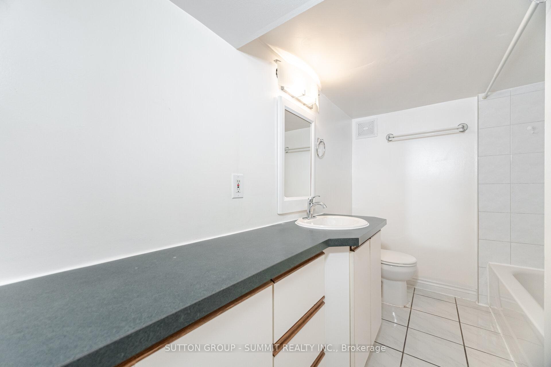 Photo 34 of 5 Norlong Boulevard, Toronto, East York — HOMEH