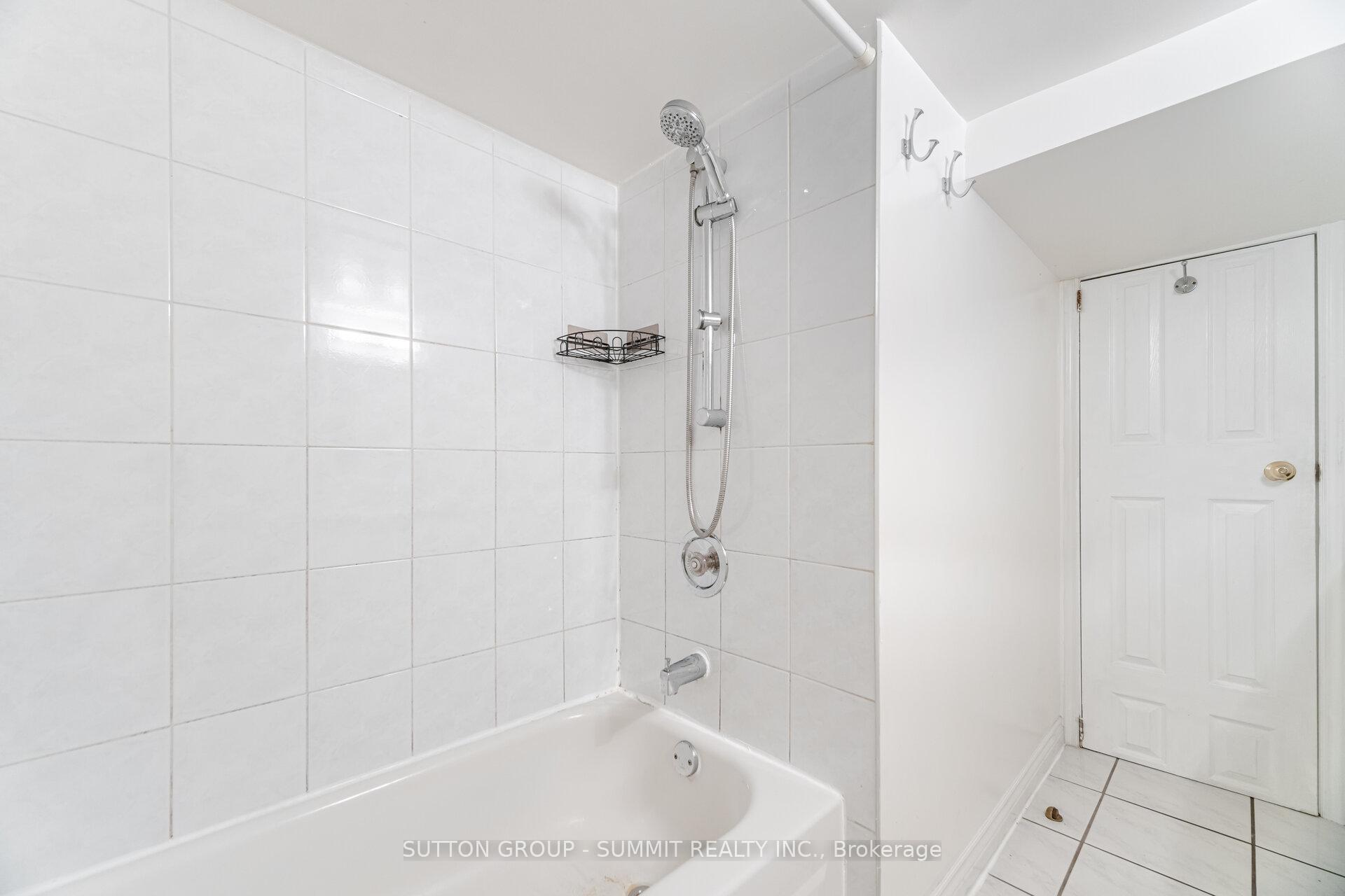 Photo 33 of 5 Norlong Boulevard, Toronto, East York — HOMEH
