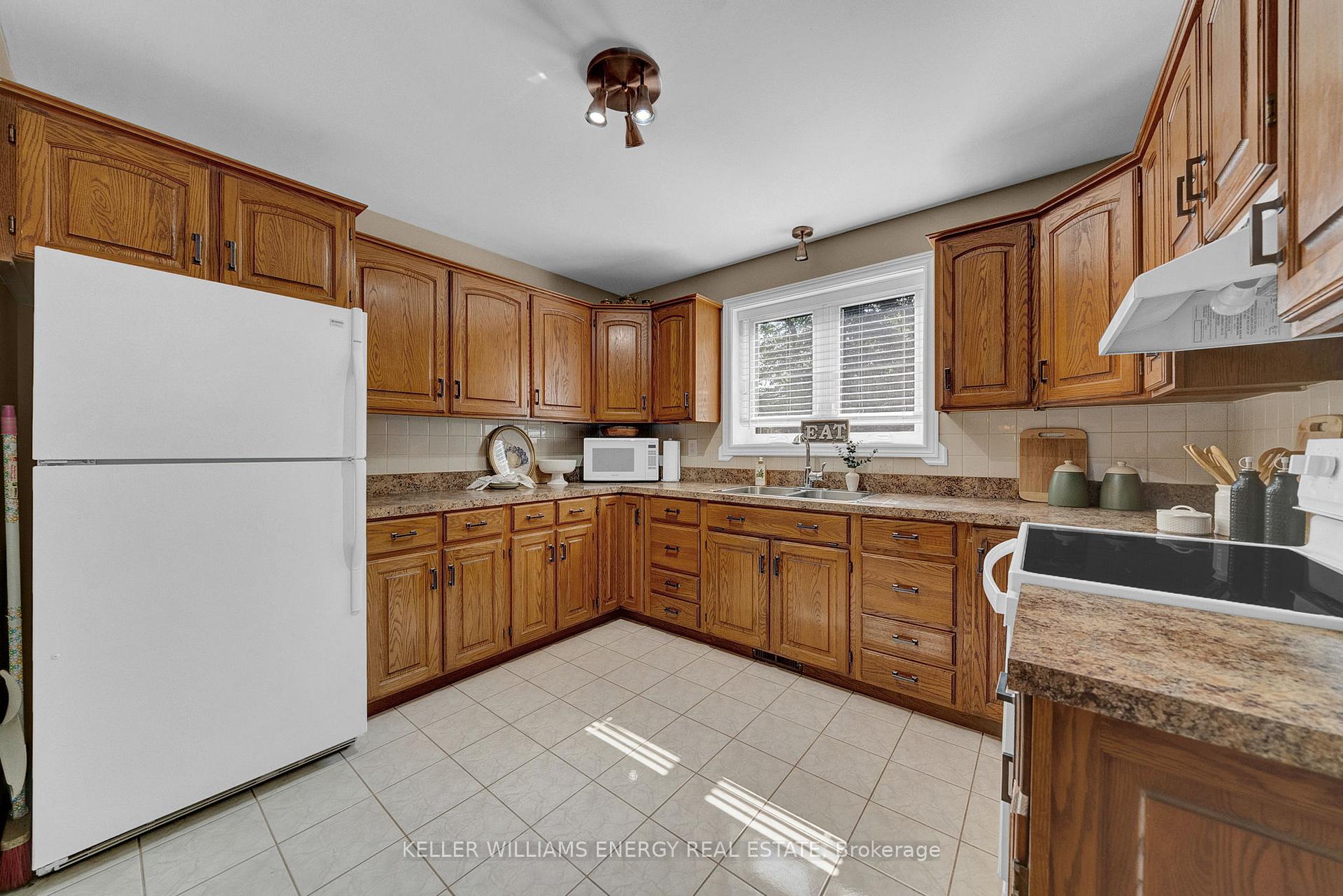 Photo 12 of 54 Irwin Road, Clarington, Orono — HOMEH