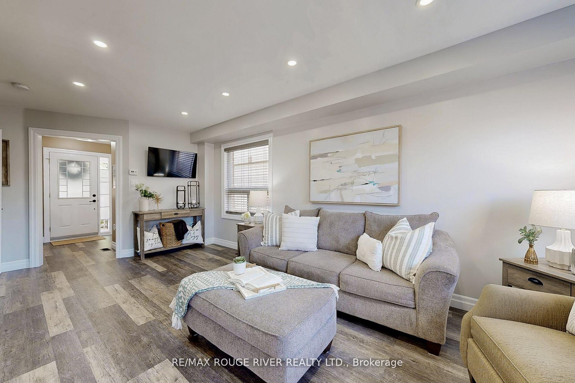 Photo 7 of 117 Brownridge Place, Whitby, Williamsburg — HOMEH
