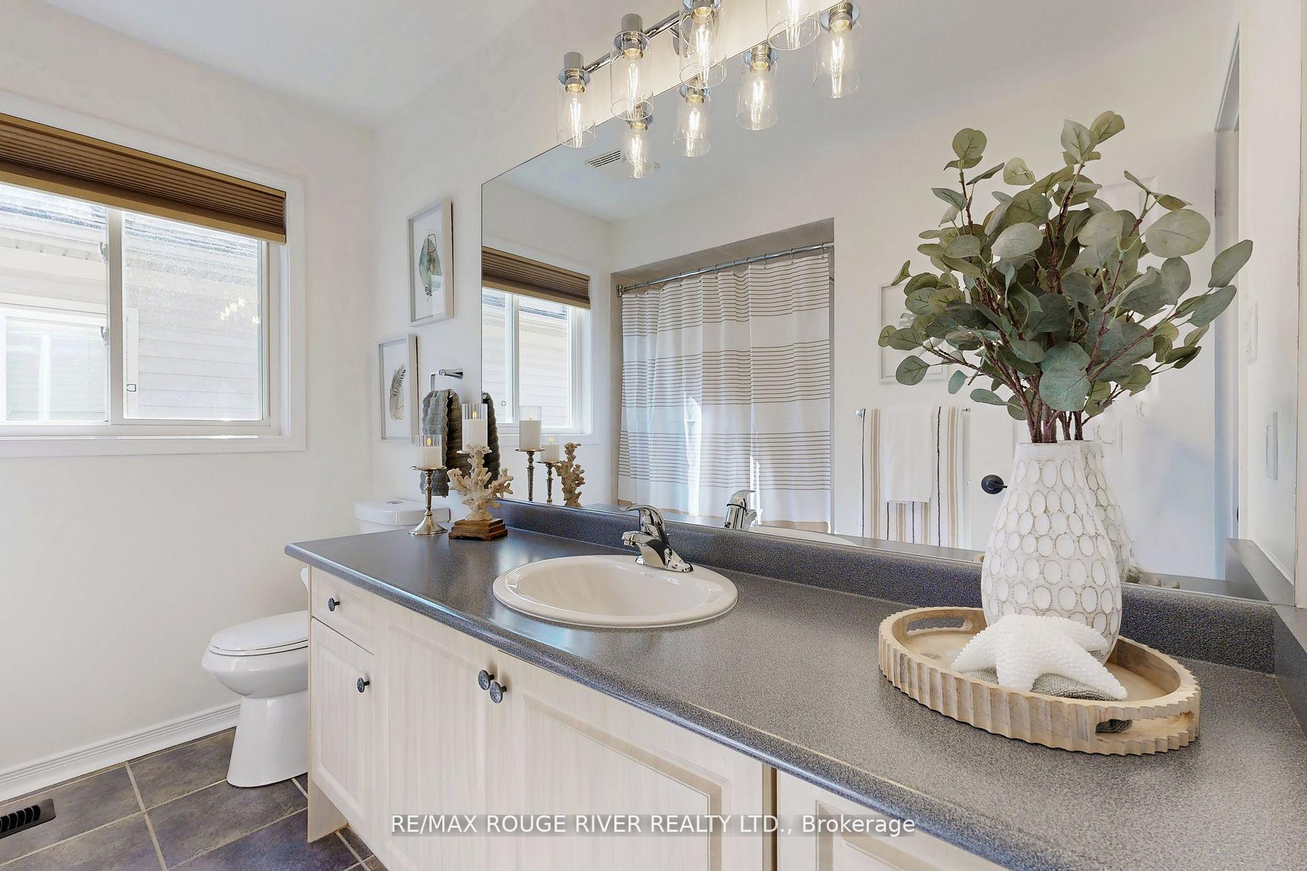 Photo 11 of 117 Brownridge Place, Whitby, Williamsburg — HOMEH