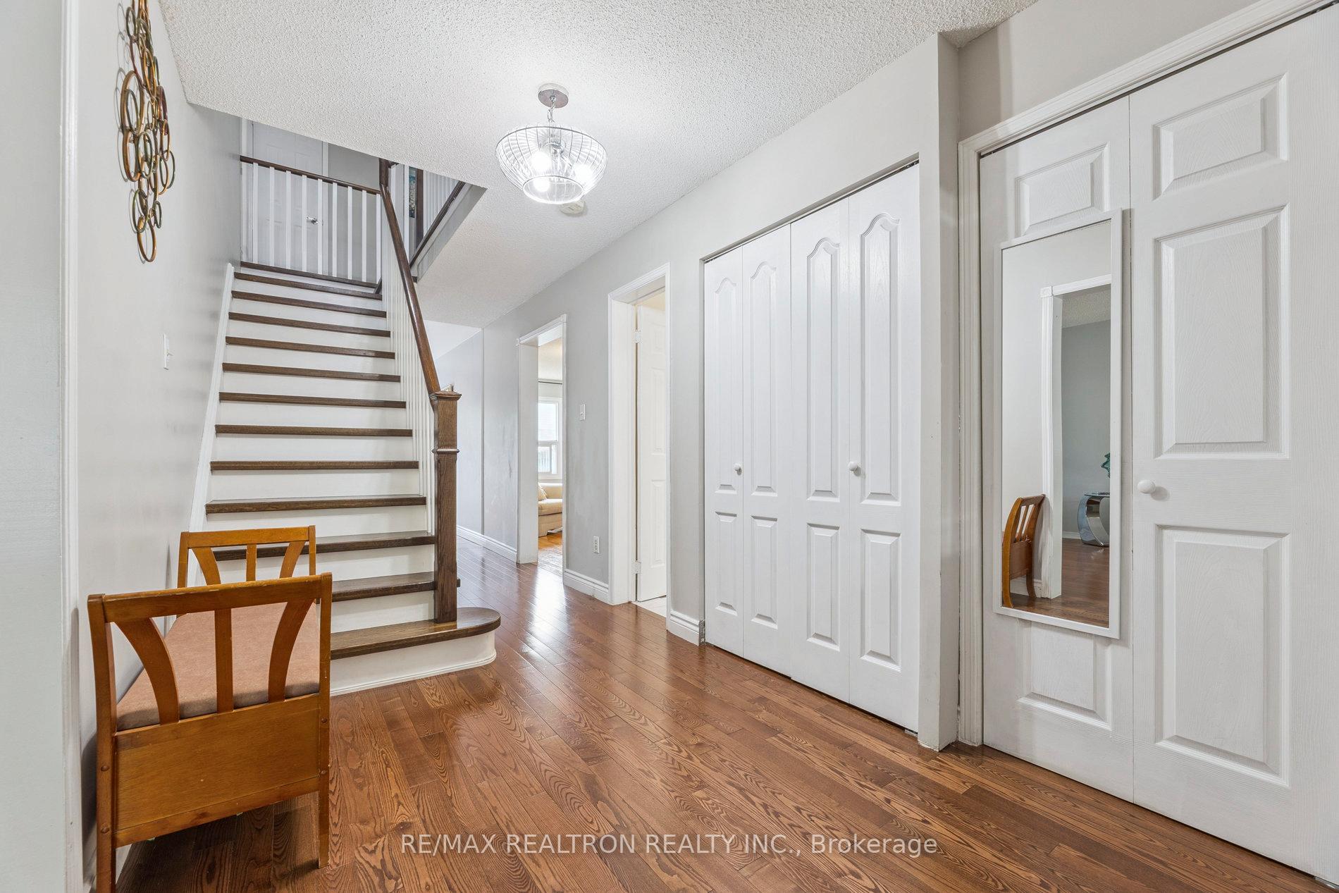 Photo 3 of 6 Gardiner Drive, Ajax, Central — HOMEH
