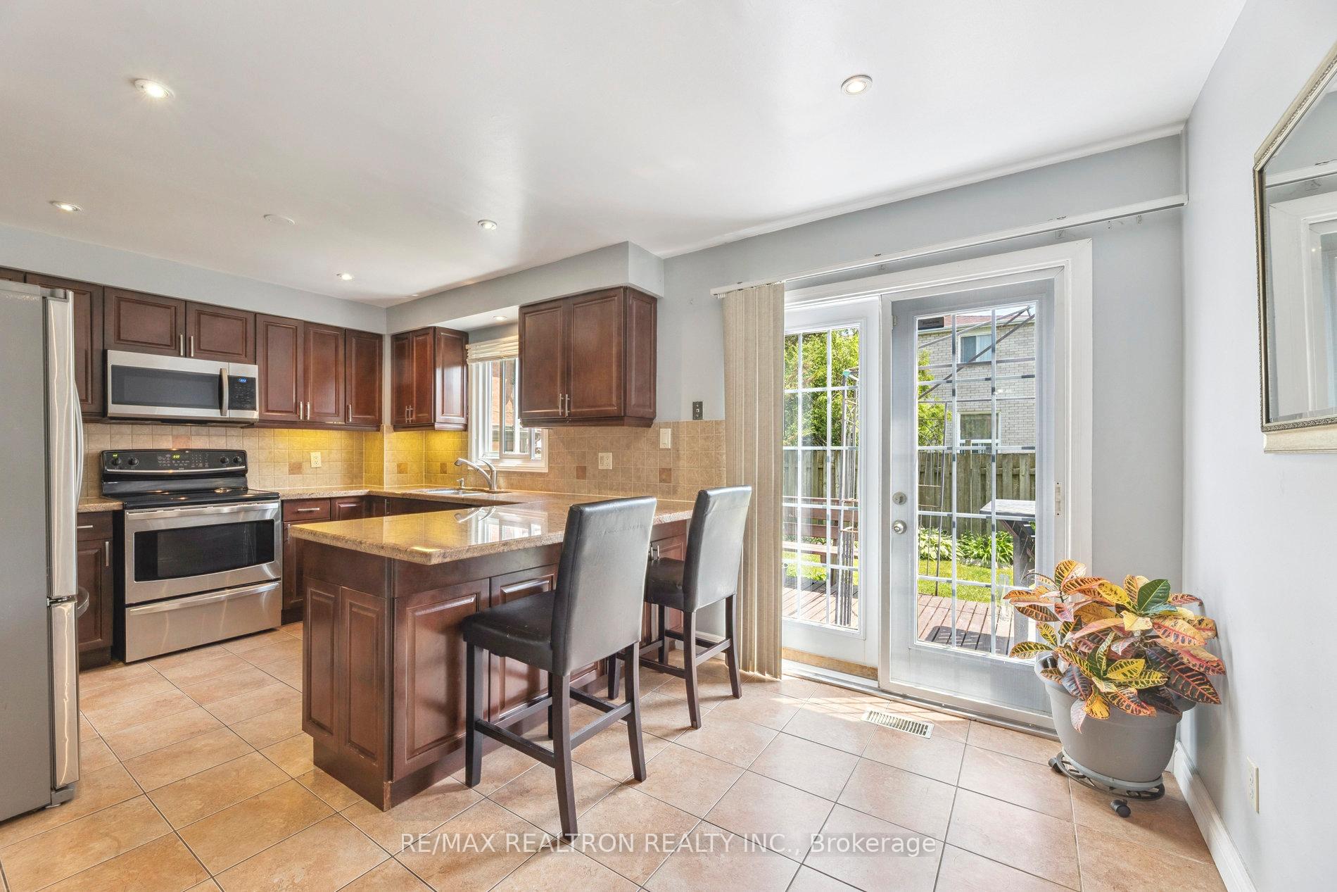 Photo 7 of 6 Gardiner Drive, Ajax, Central — HOMEH