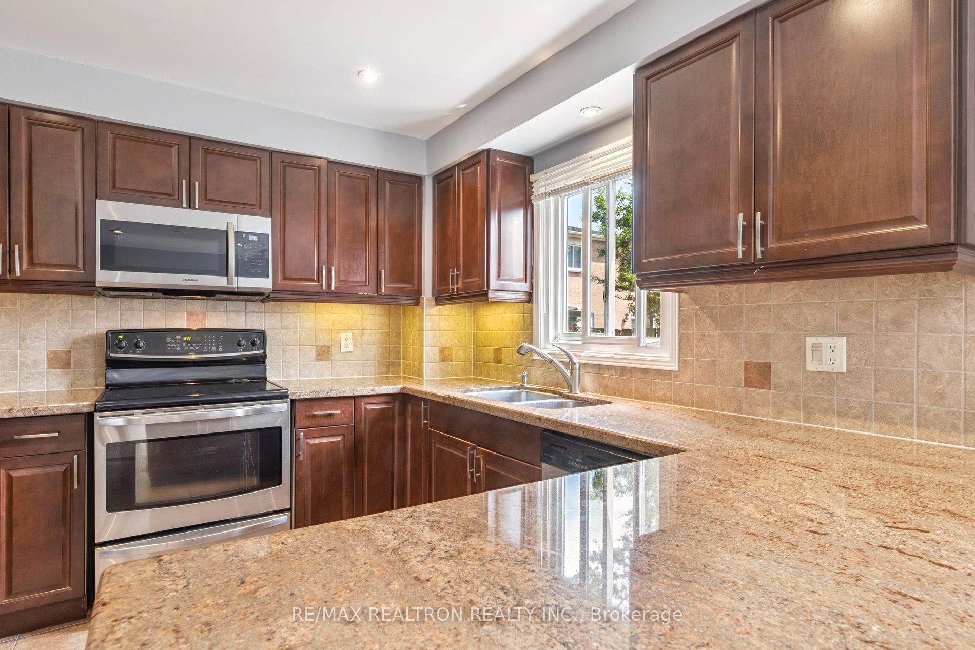 Photo 14 of 6 Gardiner Drive, Ajax, Central — HOMEH