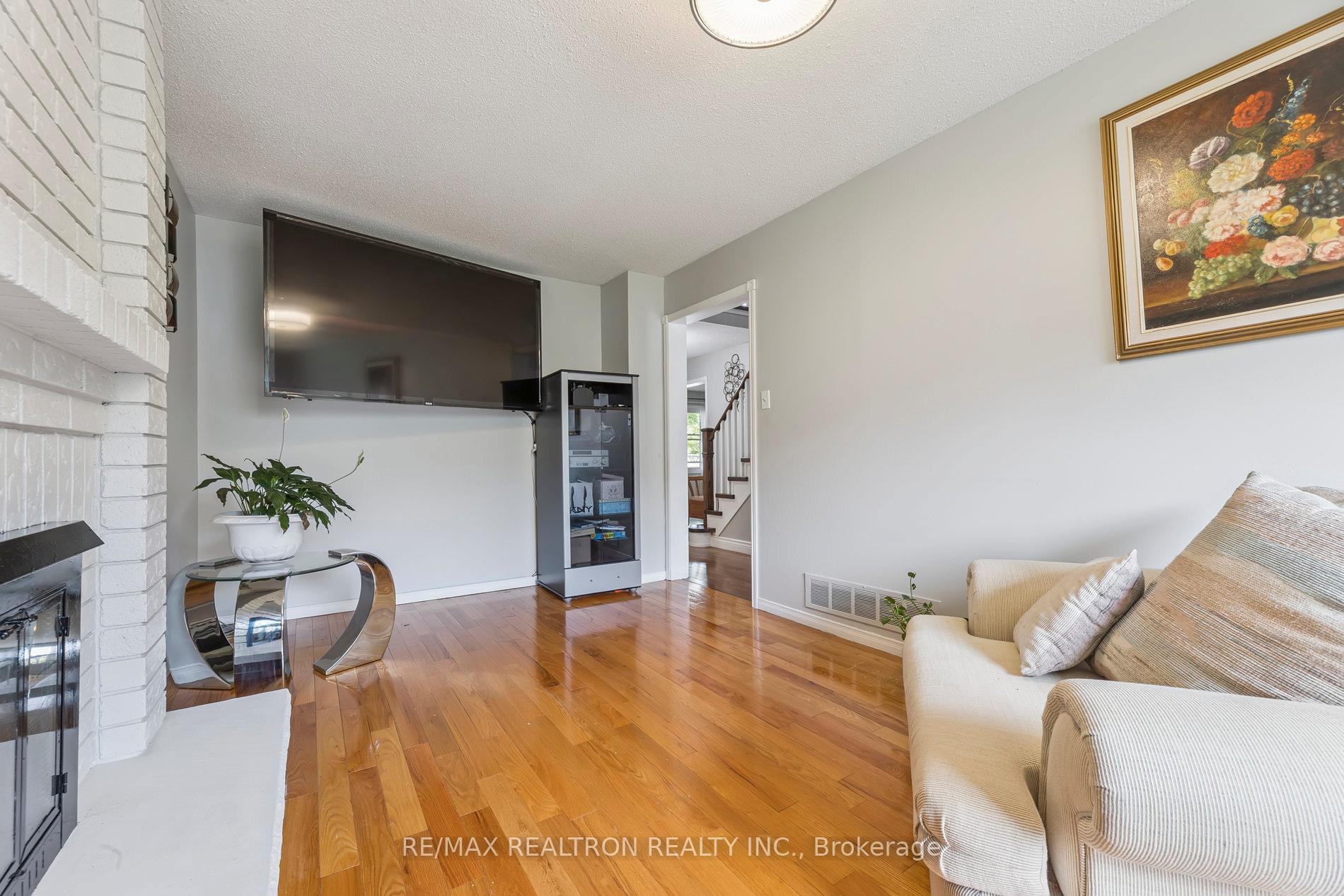 Photo 16 of 6 Gardiner Drive, Ajax, Central — HOMEH