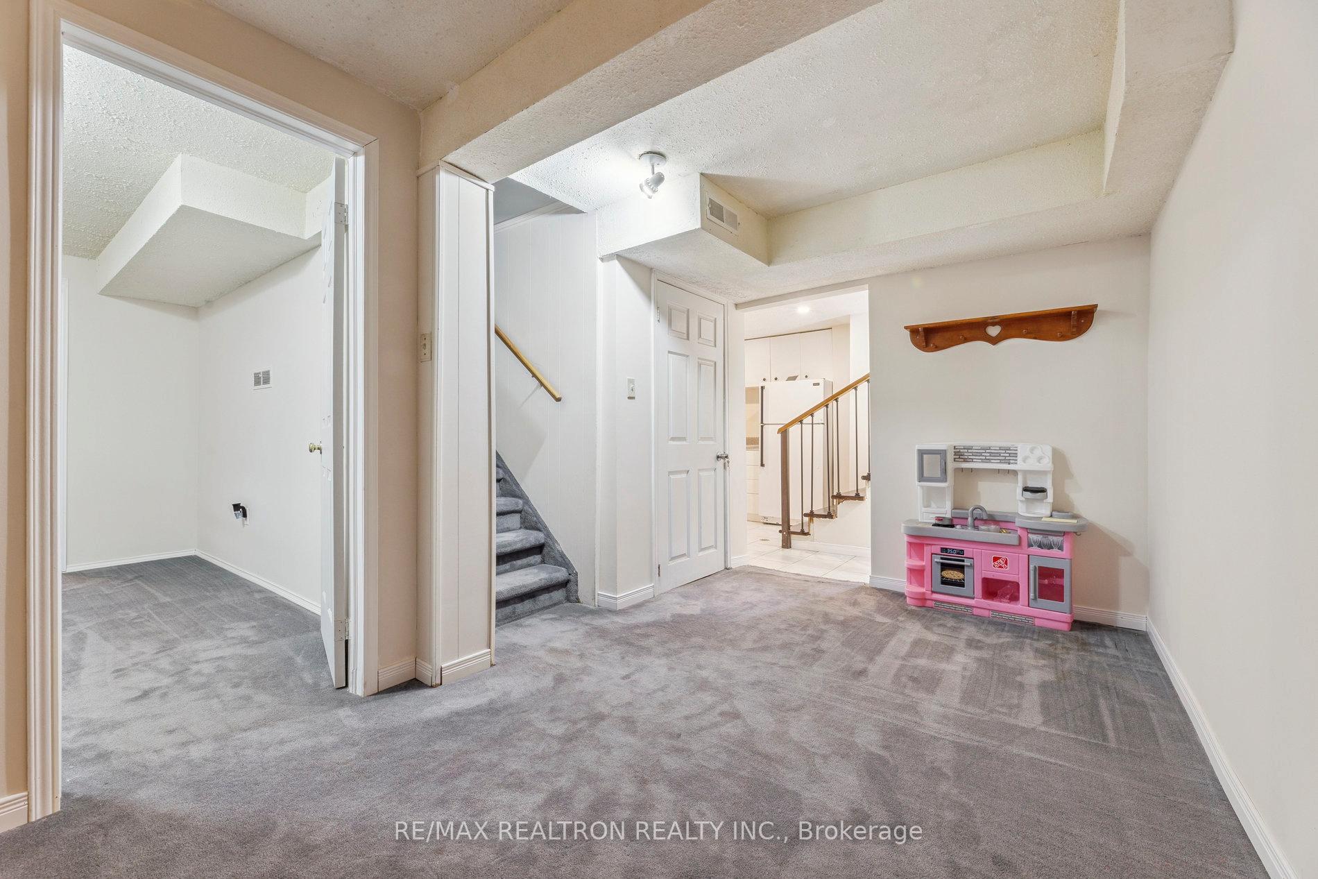 Photo 25 of 6 Gardiner Drive, Ajax, Central — HOMEH