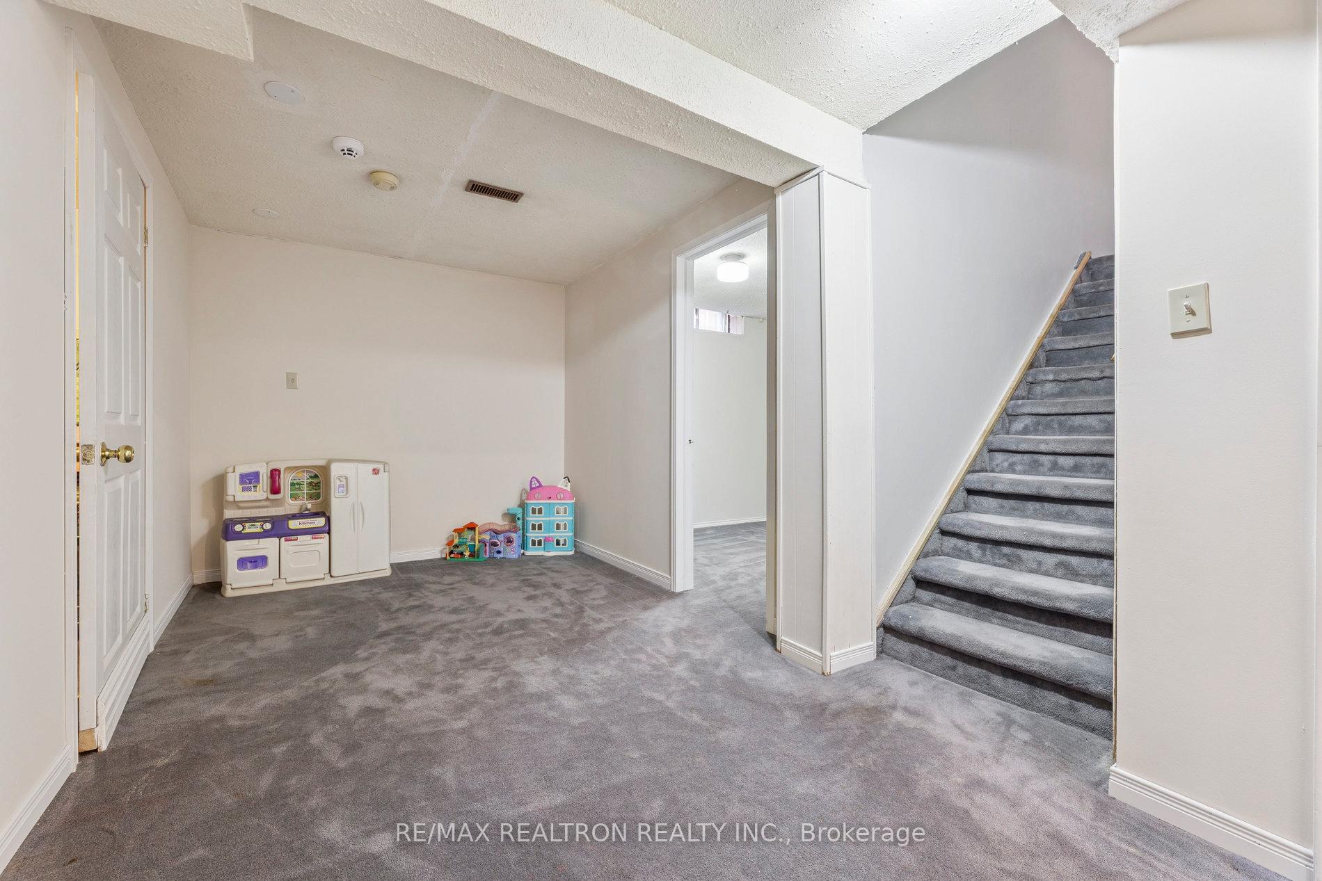 Photo 36 of 6 Gardiner Drive, Ajax, Central — HOMEH