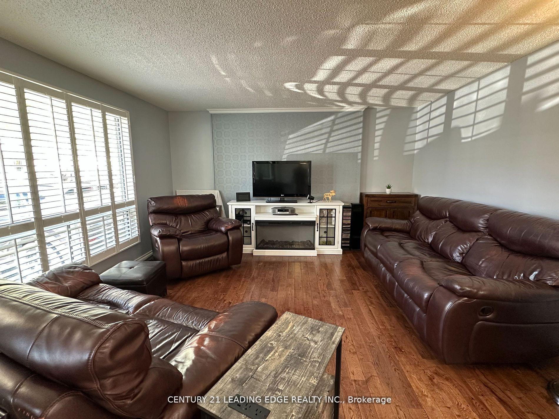 Photo 8 of 93 Wilmot Trail, Clarington, Bowmanville — HOMEH