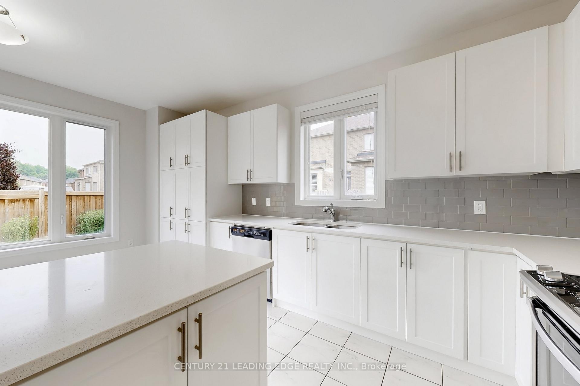 Photo 12 of 48 Micklefield Avenue, Whitby, Williamsburg — HOMEH