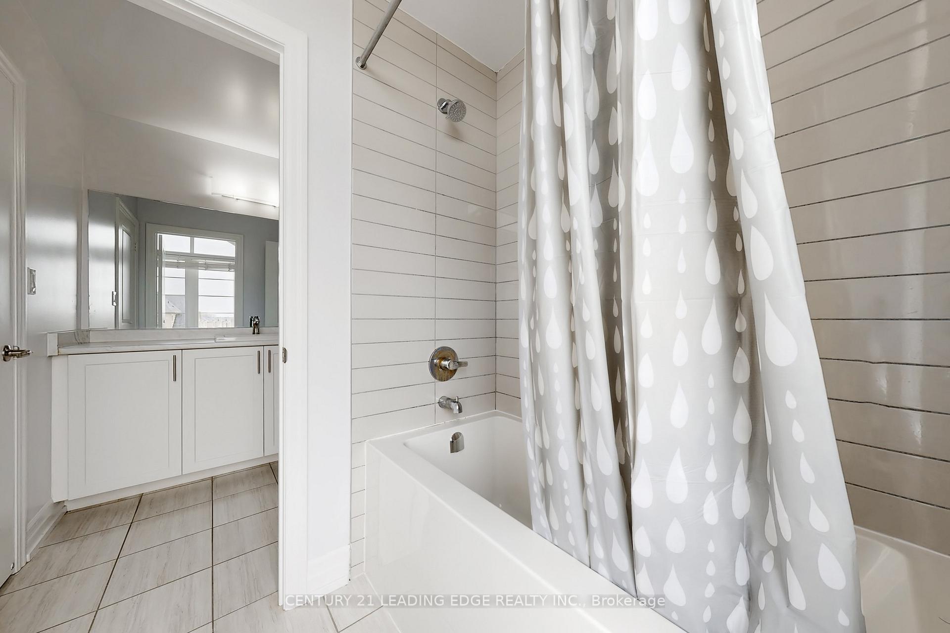 Photo 40 of 48 Micklefield Avenue, Whitby, Williamsburg — HOMEH