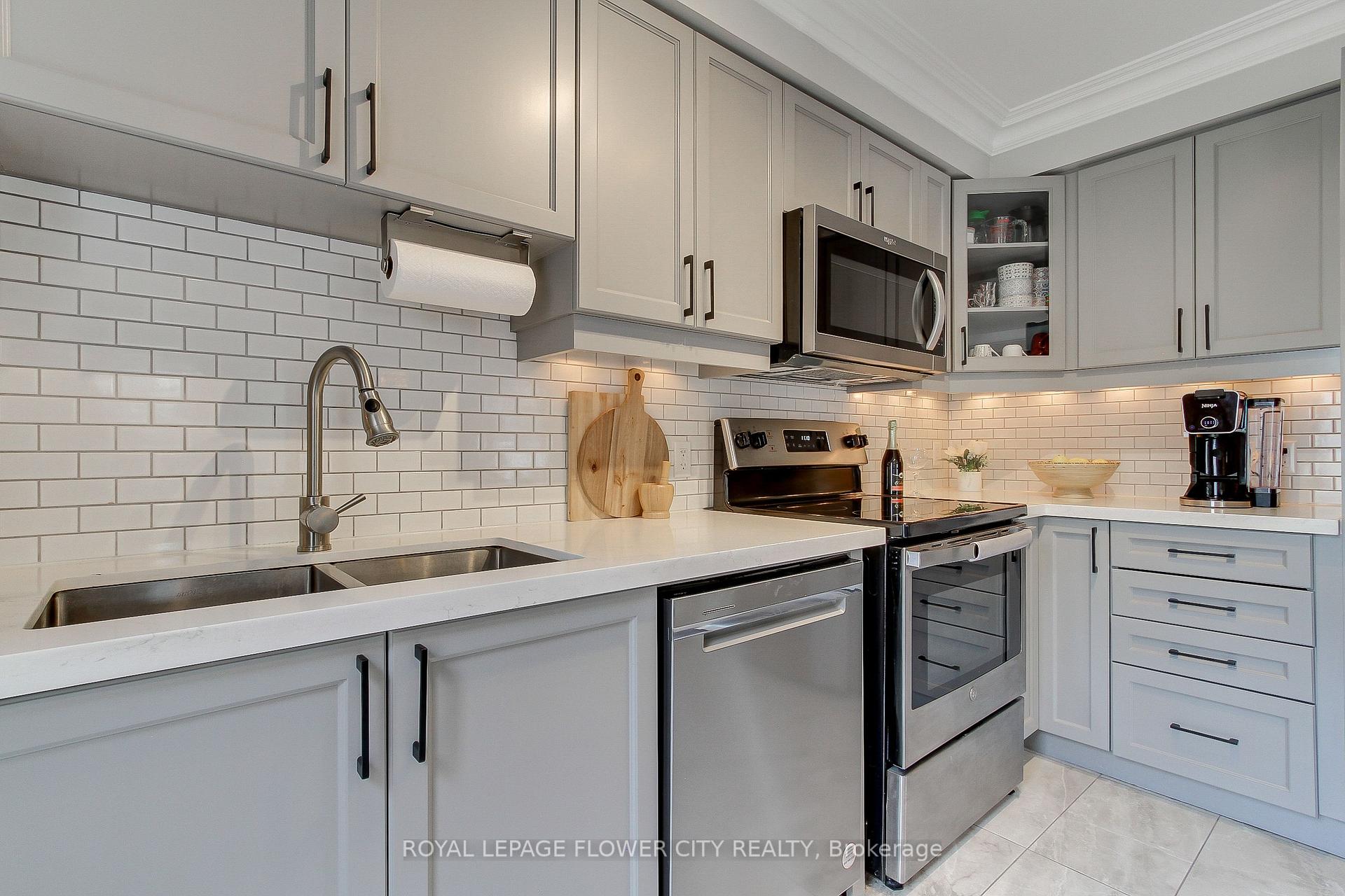 Photo 17 of 2 Lander Crescent, Clarington, Bowmanville — HOMEH
