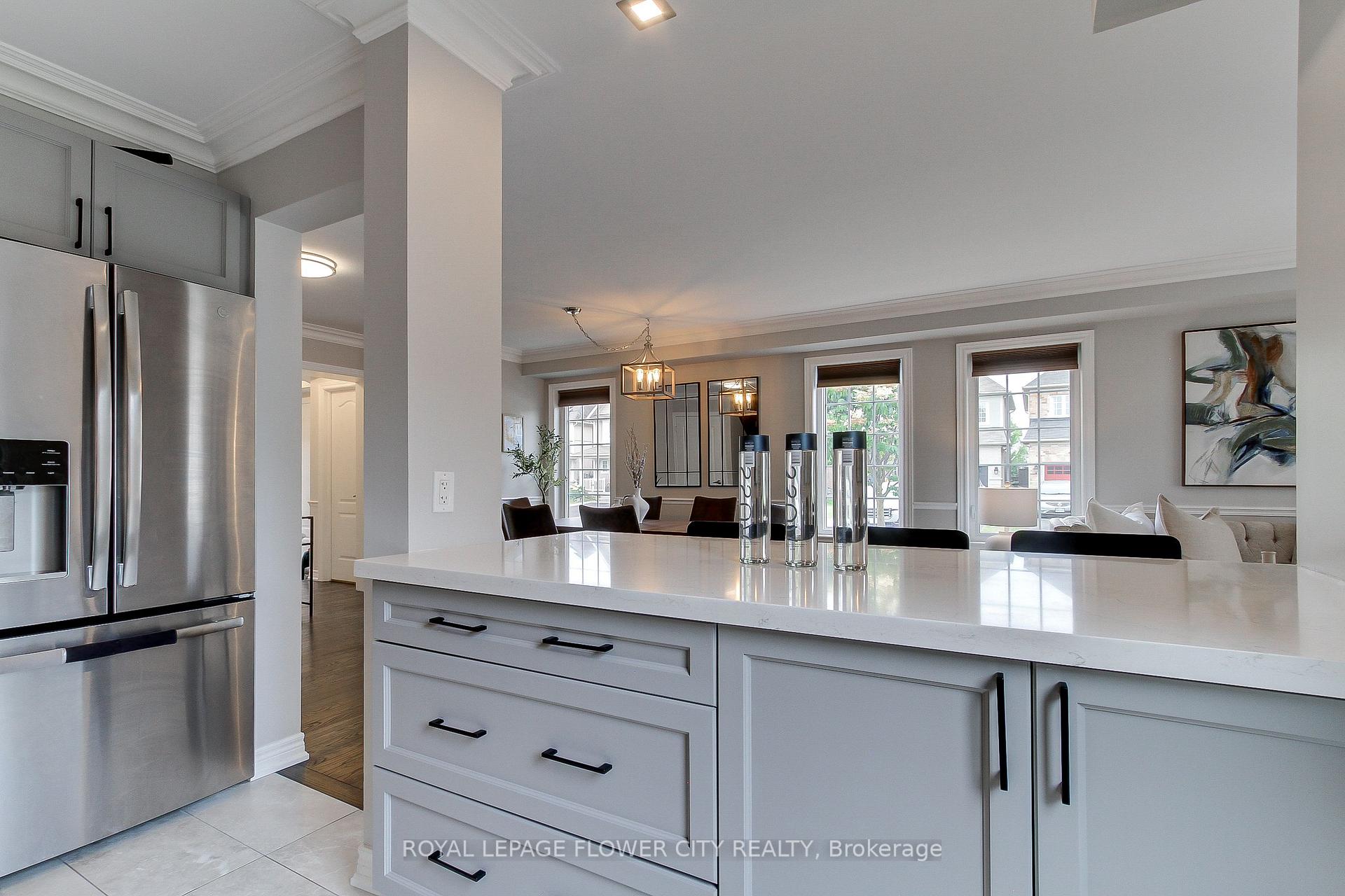 Photo 2 of 2 Lander Crescent, Clarington, Bowmanville — HOMEH