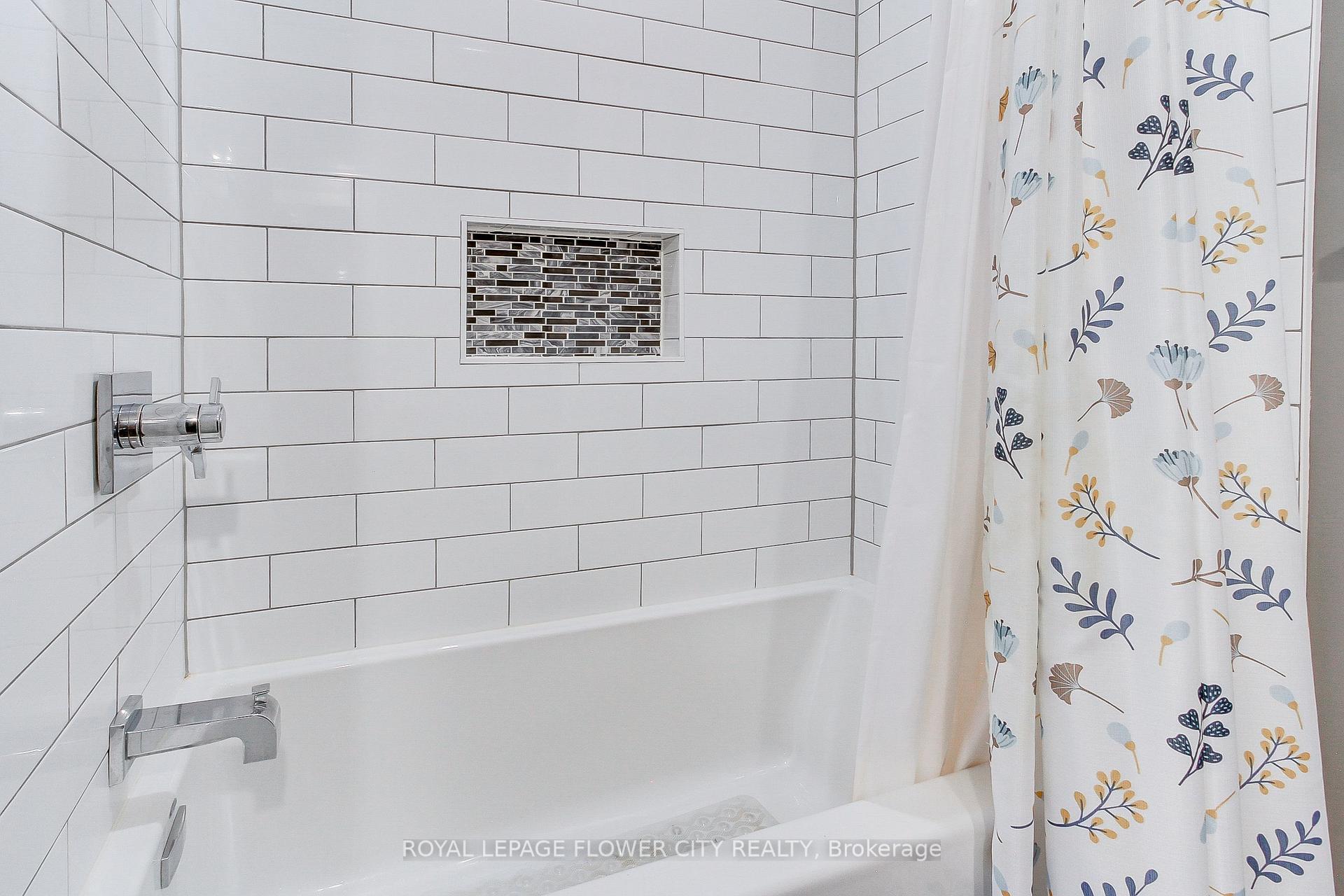 Photo 23 of 2 Lander Crescent, Clarington, Bowmanville — HOMEH
