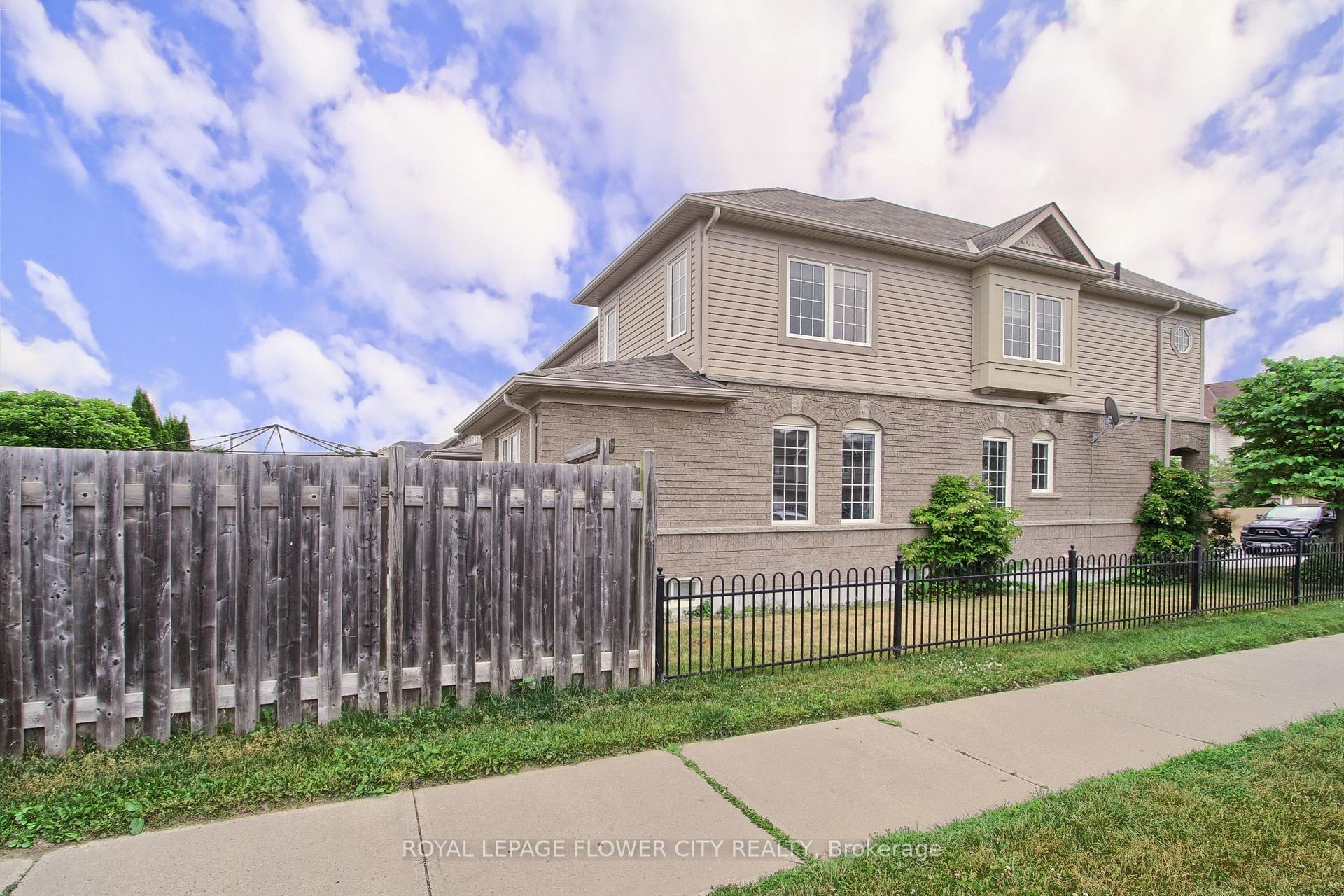 Photo 25 of 2 Lander Crescent, Clarington, Bowmanville — HOMEH