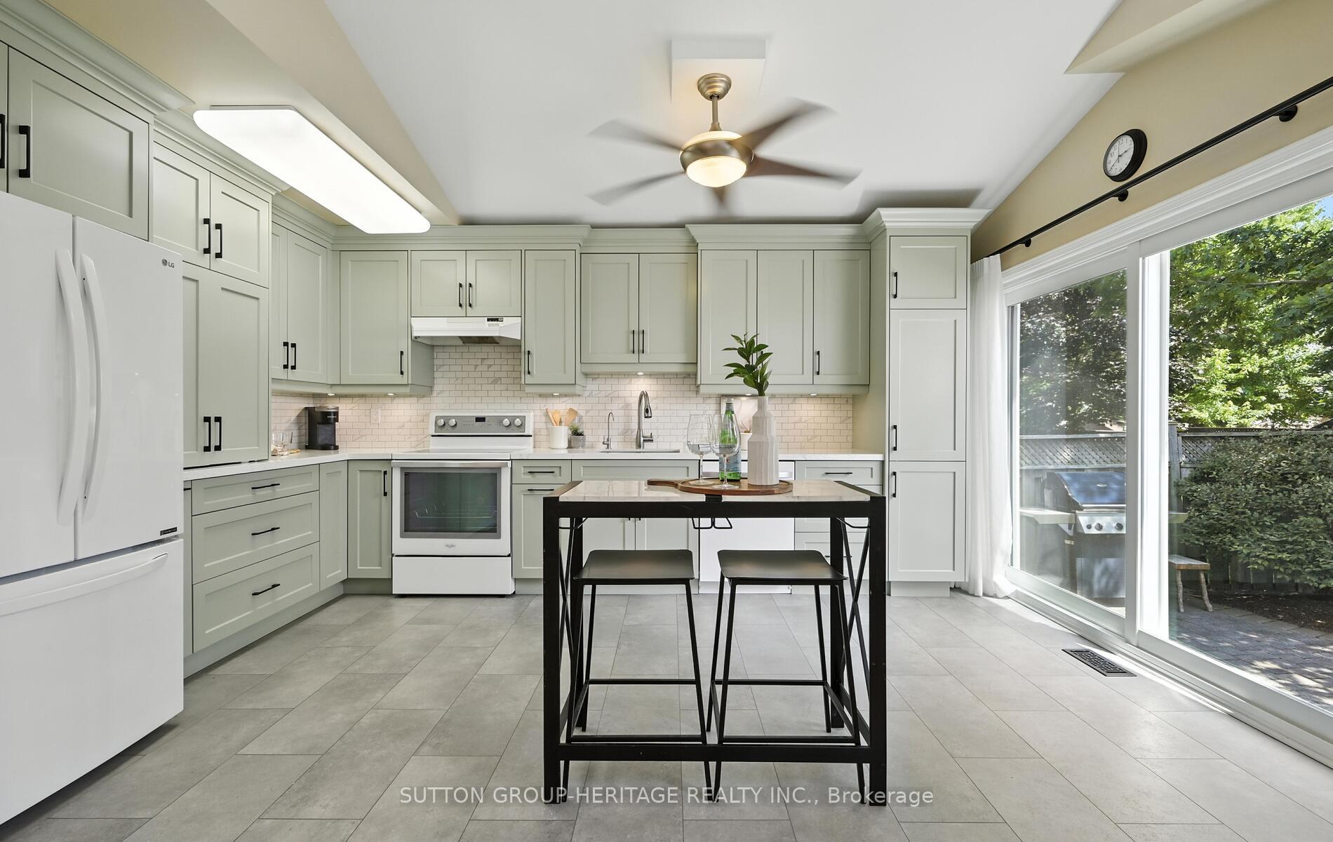 Photo 16 of 29 Southwell Avenue, Whitby, Williamsburg — HOMEH