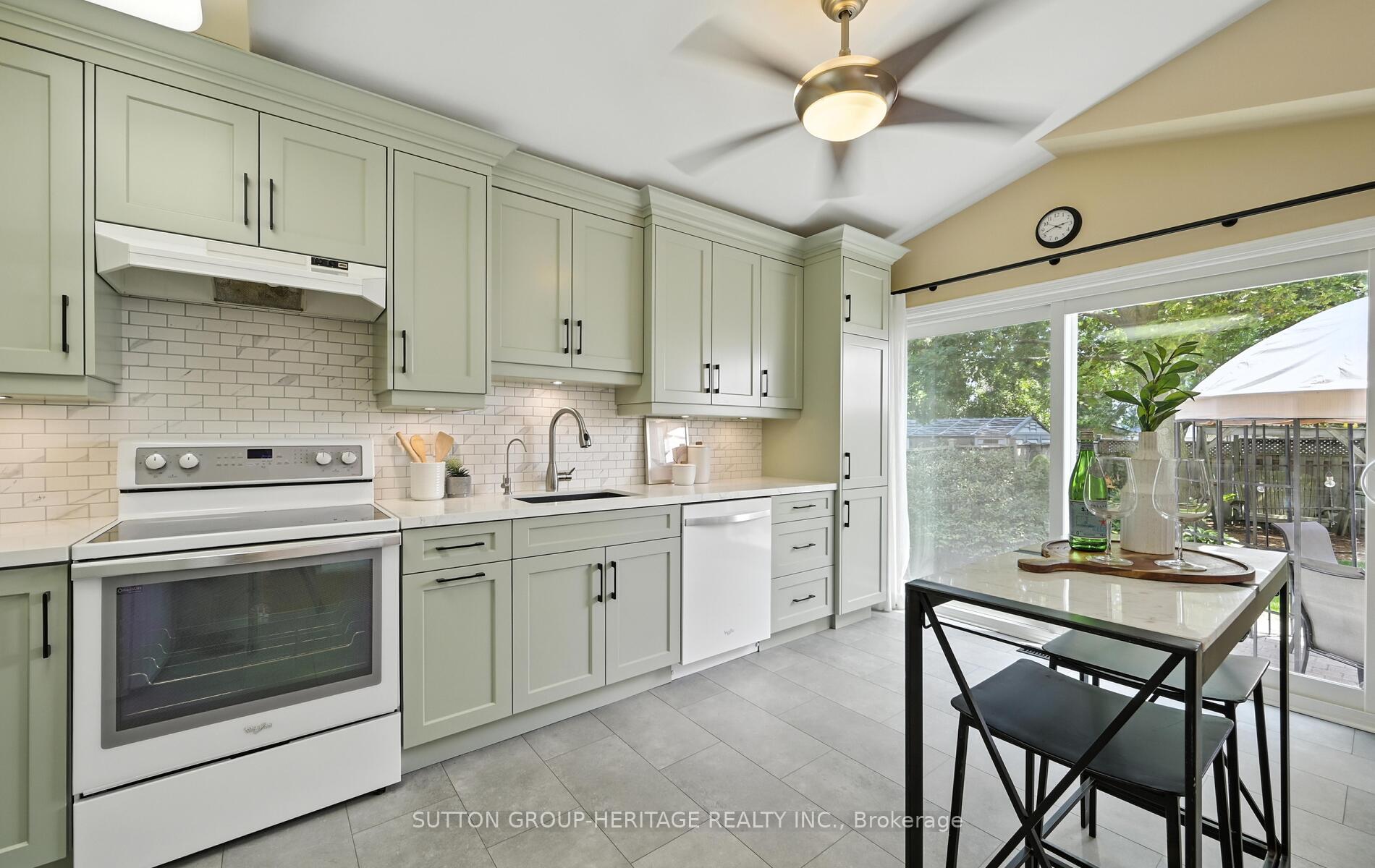 Photo 11 of 29 Southwell Avenue, Whitby, Williamsburg — HOMEH