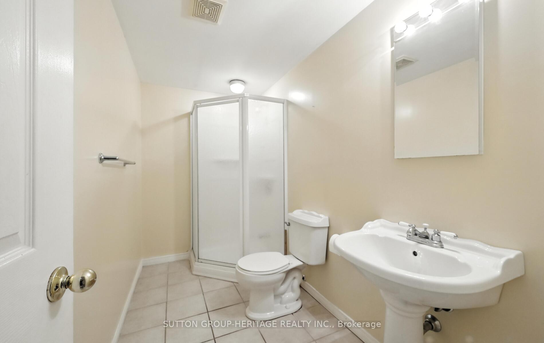 Photo 14 of 29 Southwell Avenue, Whitby, Williamsburg — HOMEH