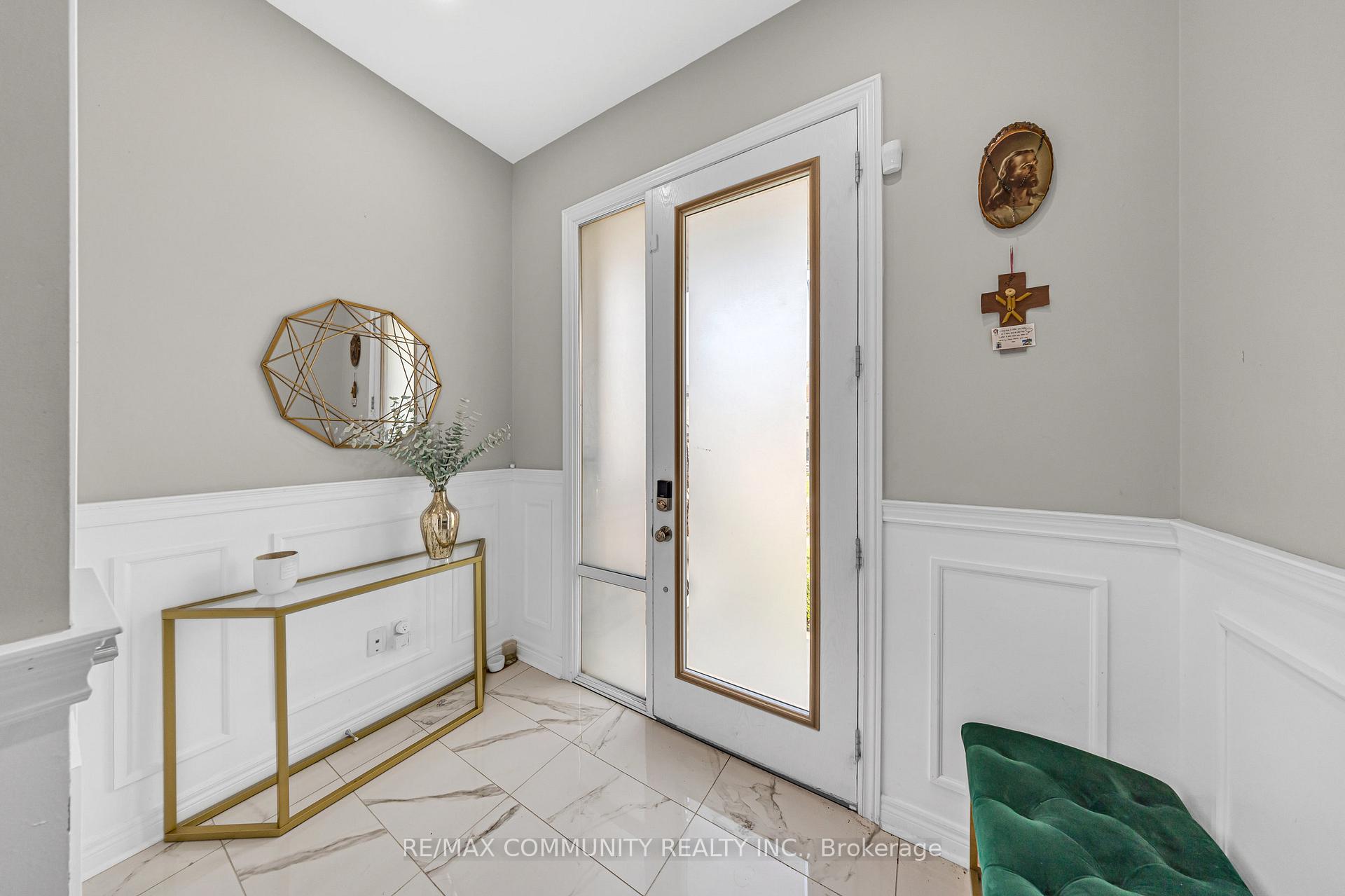 Photo 10 of 1064 Orenda Street, Pickering, Rural Pickering — HOMEH