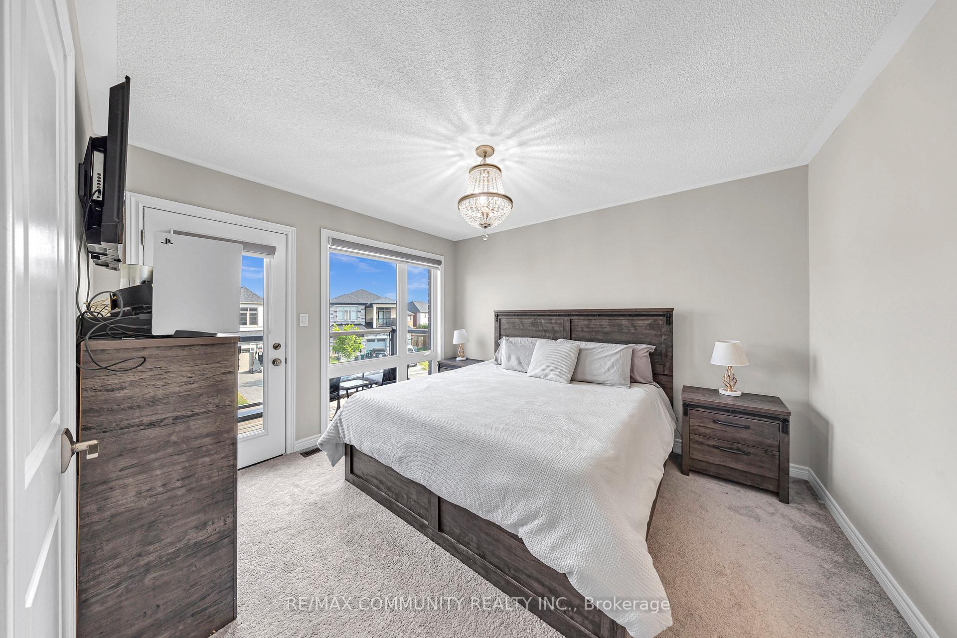 Photo 15 of 1064 Orenda Street, Pickering, Rural Pickering — HOMEH