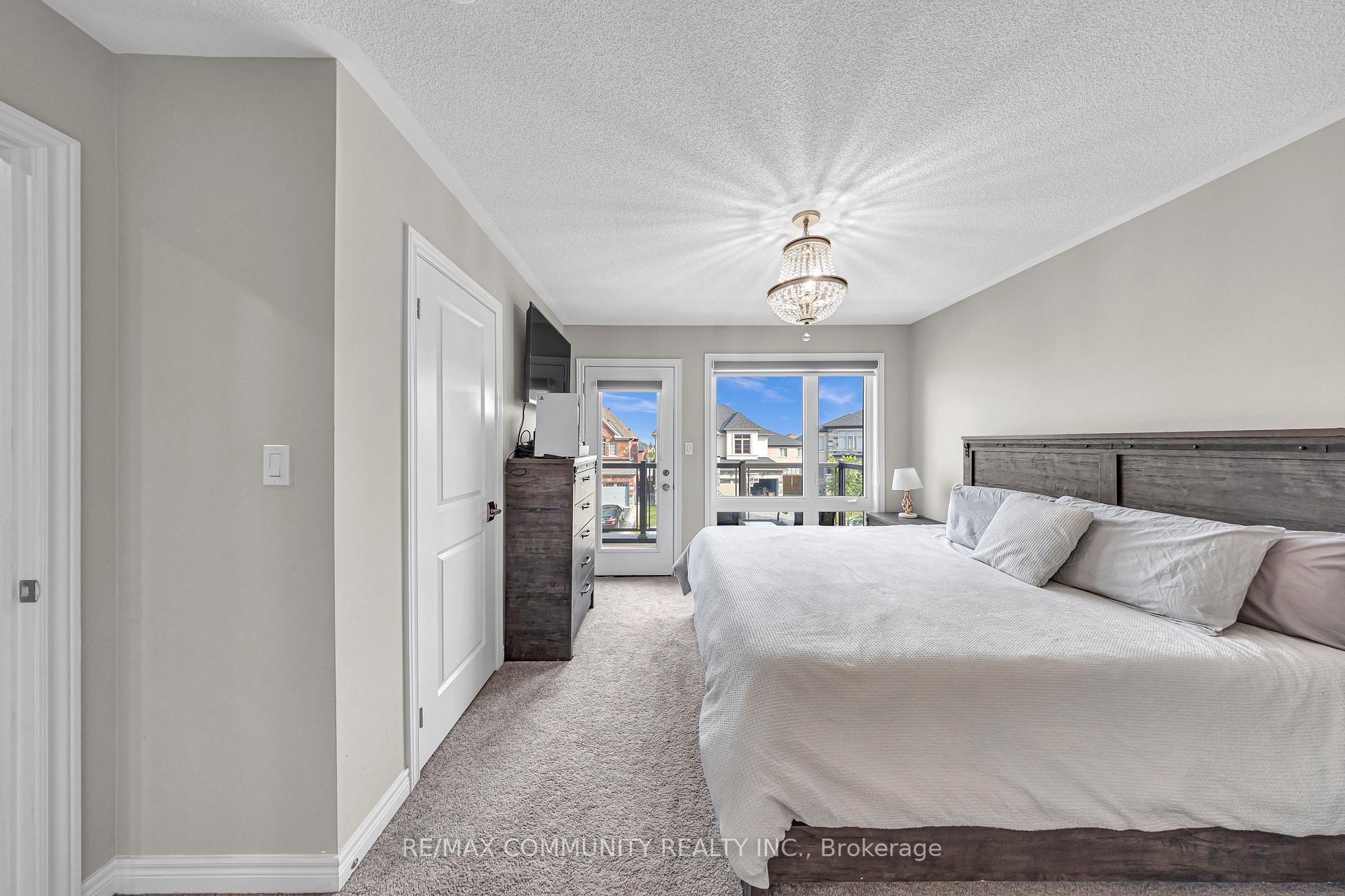 Photo 8 of 1064 Orenda Street, Pickering, Rural Pickering — HOMEH