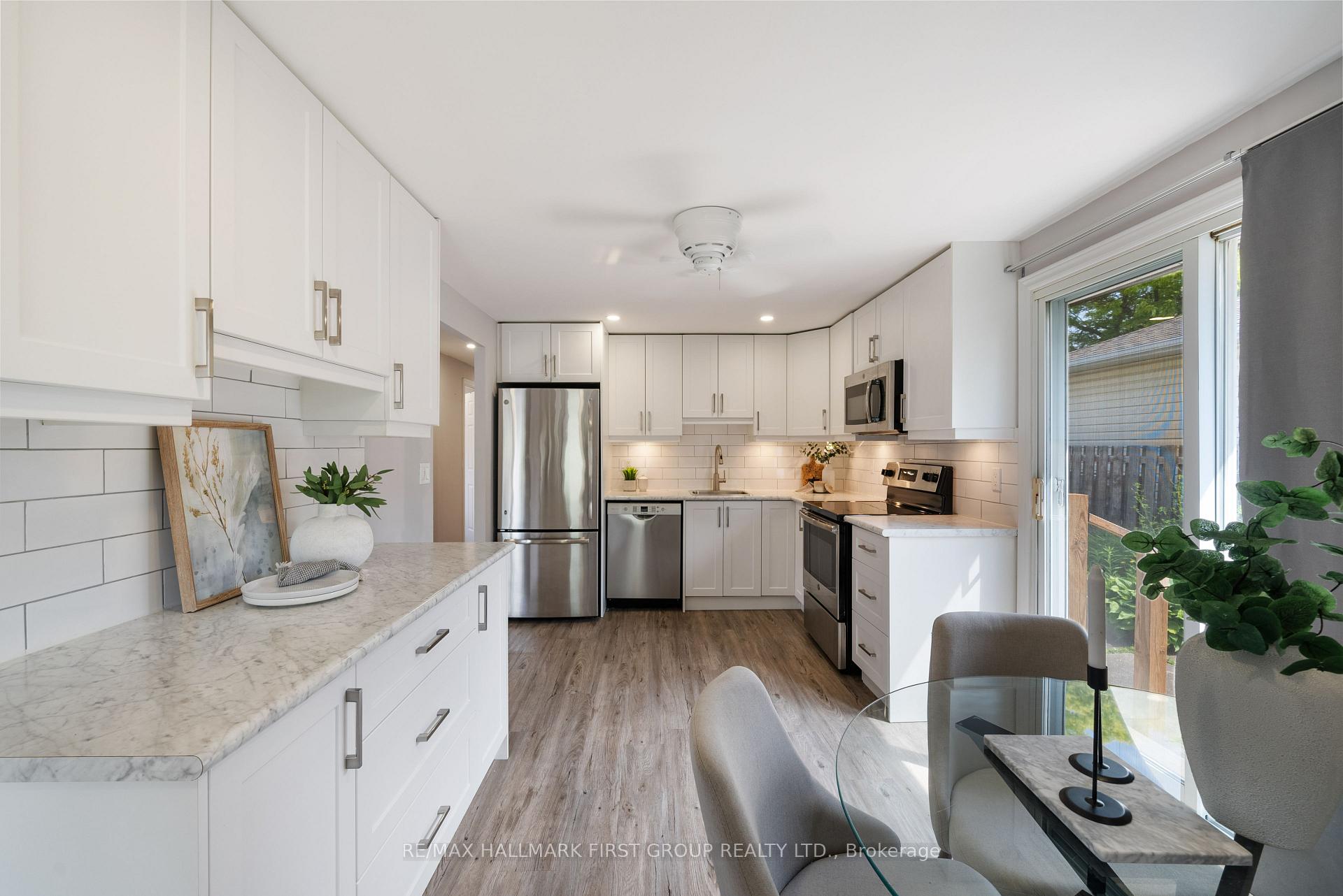 Photo 4 of 1140 Norman Crescent, Oshawa, Donevan — HOMEH