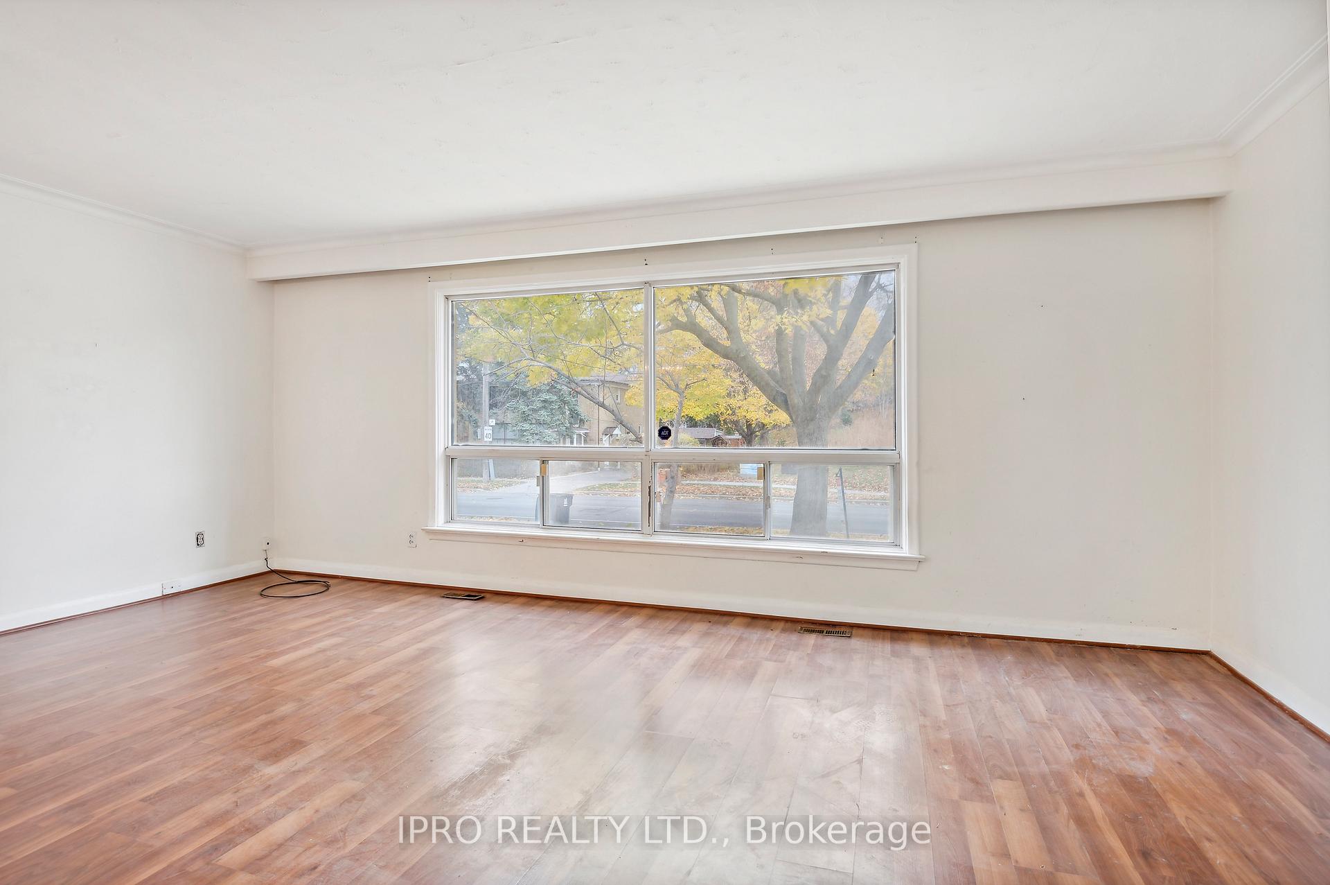 Photo 13 of 90 Stephen Drive, Etobicoke, Stonegate-Queensway — HOMEH