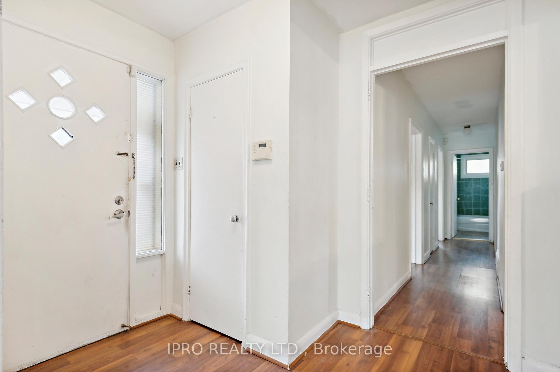 Photo 2 of 90 Stephen Drive, Etobicoke, Stonegate-Queensway — HOMEH