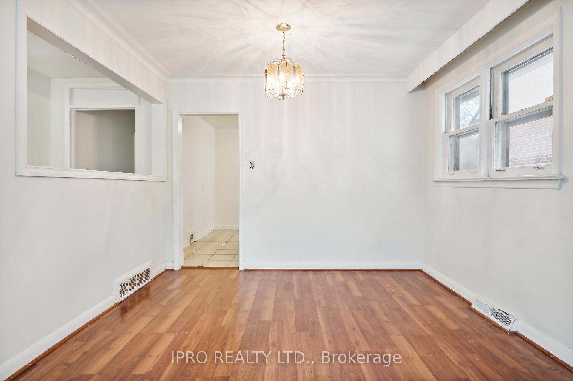 Photo 14 of 90 Stephen Drive, Etobicoke, Stonegate-Queensway — HOMEH