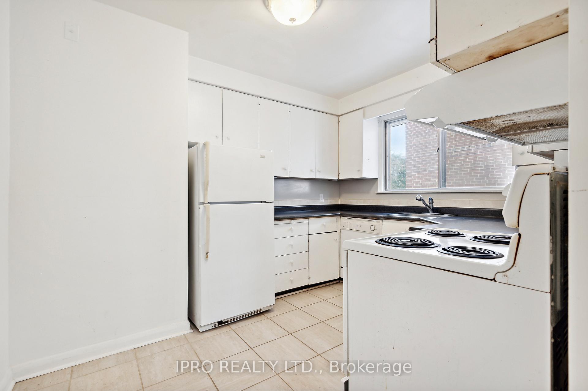 Photo 38 of 90 Stephen Drive, Etobicoke, Stonegate-Queensway — HOMEH