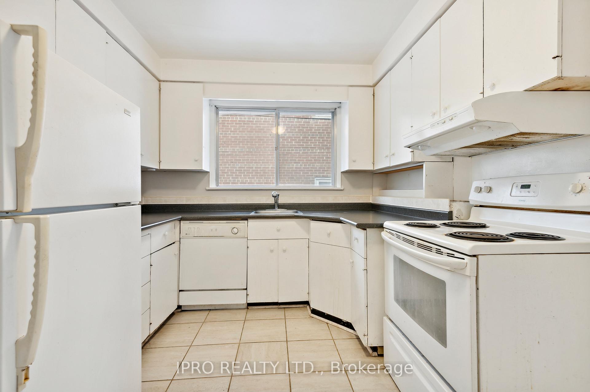 Photo 18 of 90 Stephen Drive, Etobicoke, Stonegate-Queensway — HOMEH