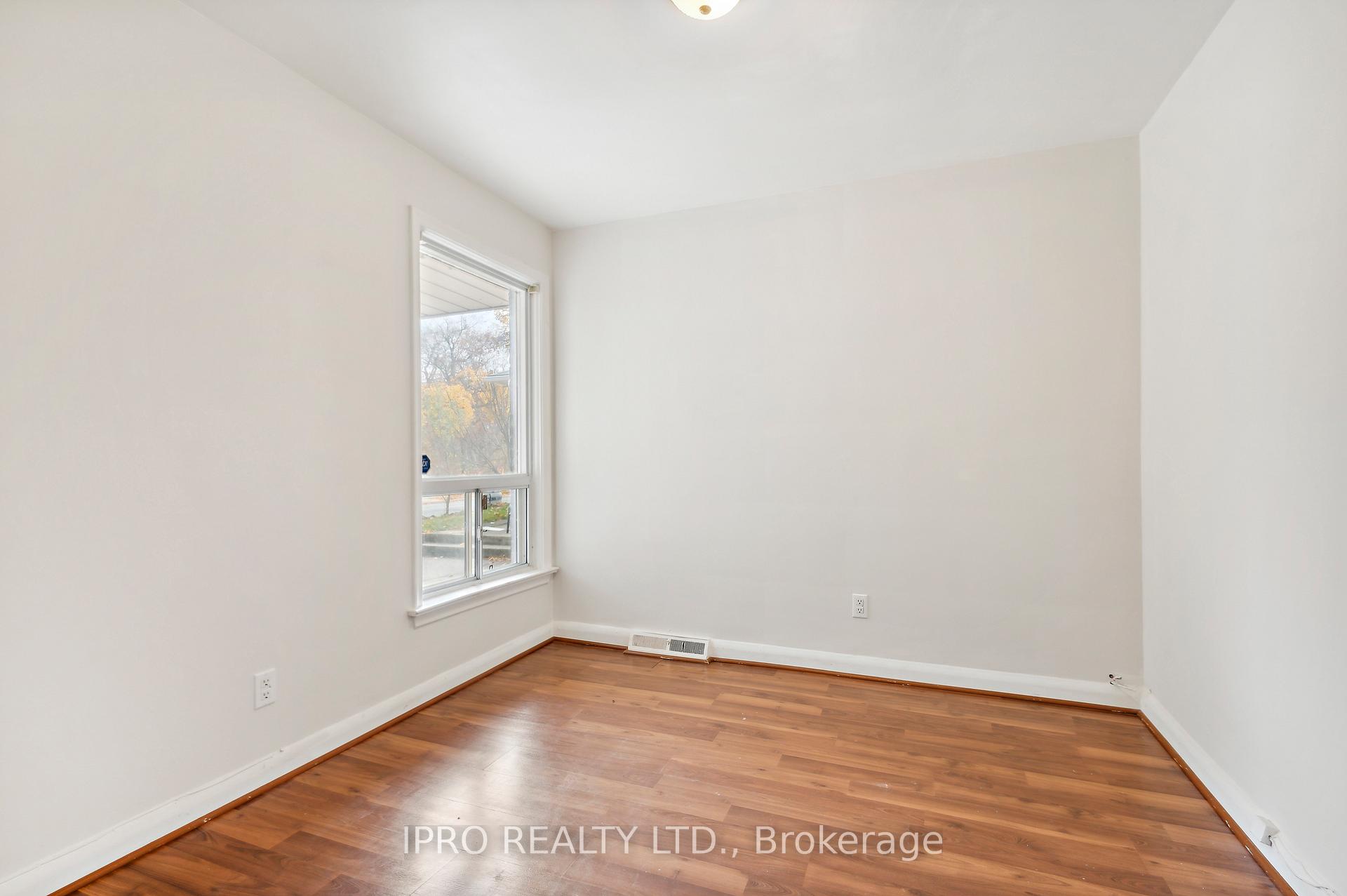 Photo 22 of 90 Stephen Drive, Etobicoke, Stonegate-Queensway — HOMEH