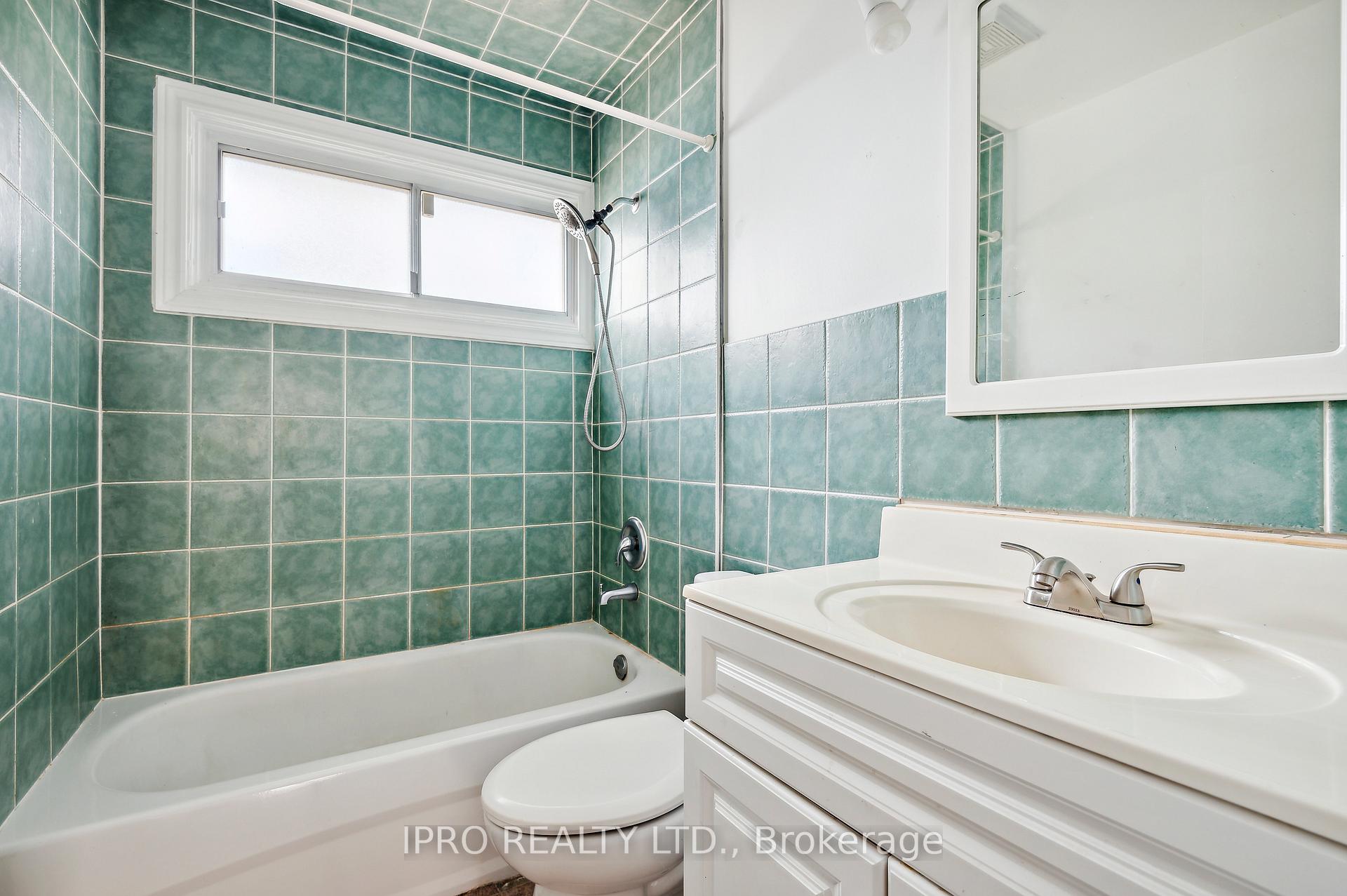 Photo 39 of 90 Stephen Drive, Etobicoke, Stonegate-Queensway — HOMEH