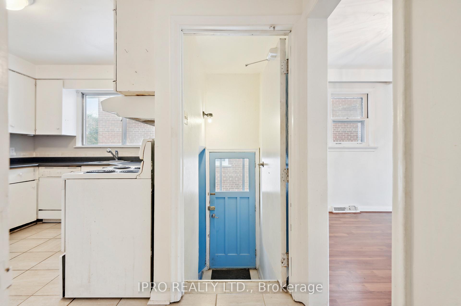 Photo 27 of 90 Stephen Drive, Etobicoke, Stonegate-Queensway — HOMEH