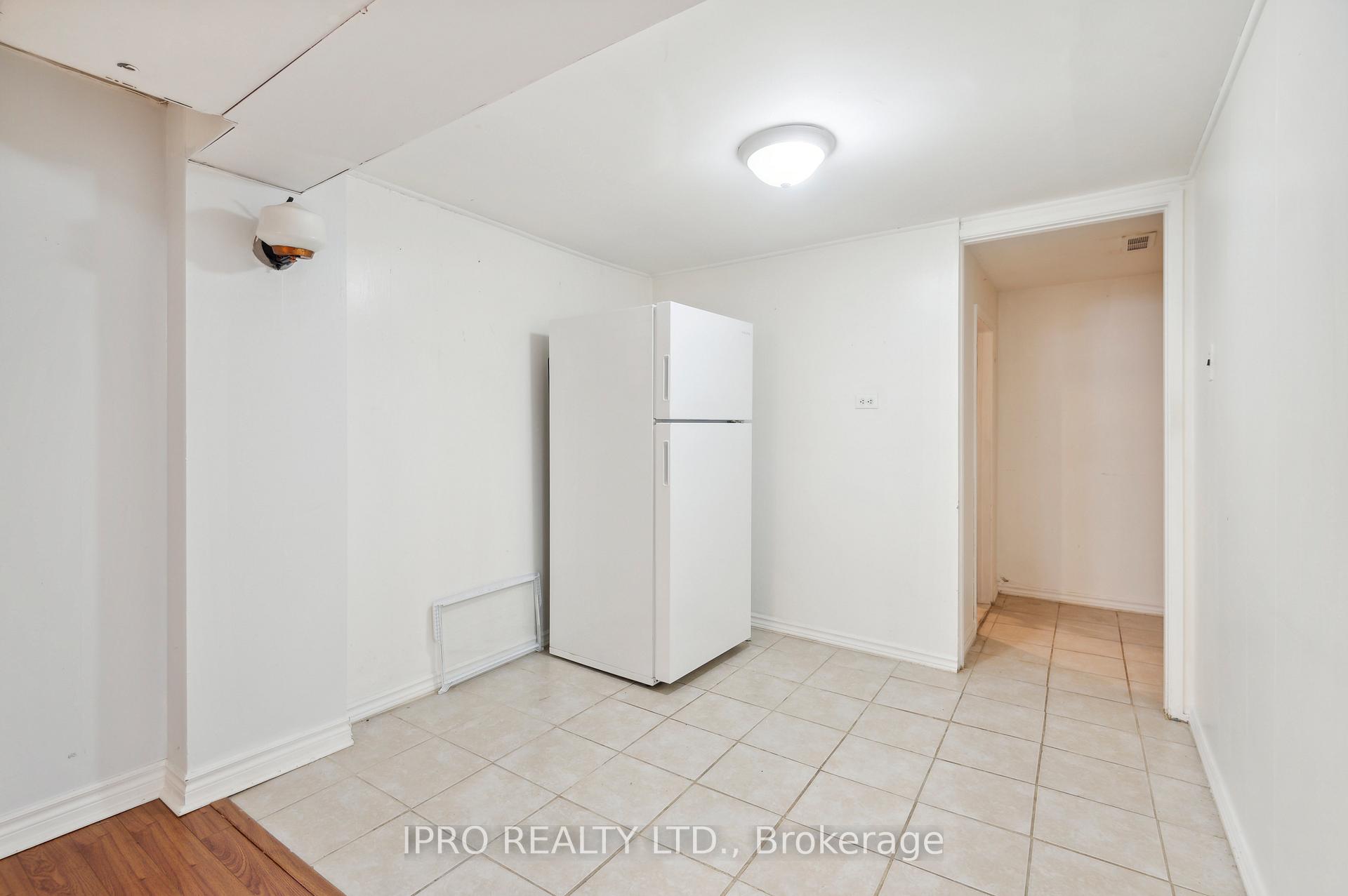 Photo 10 of 90 Stephen Drive, Etobicoke, Stonegate-Queensway — HOMEH