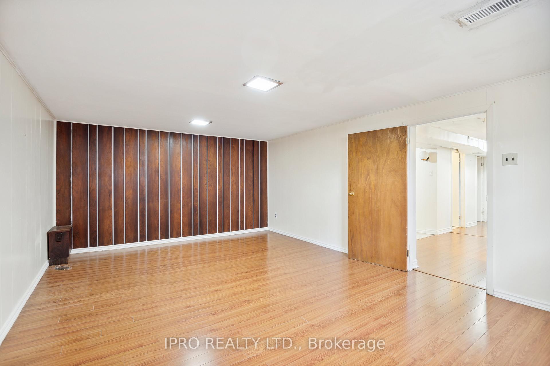 Photo 17 of 90 Stephen Drive, Etobicoke, Stonegate-Queensway — HOMEH