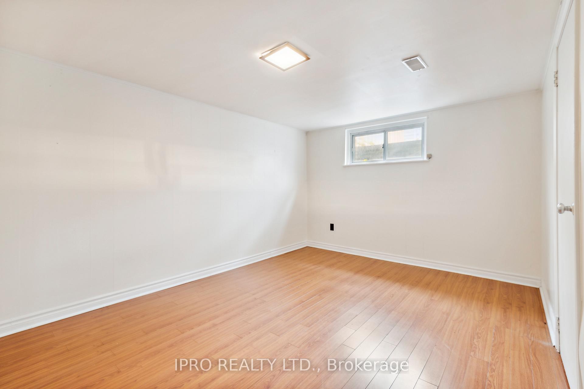 Photo 11 of 90 Stephen Drive, Etobicoke, Stonegate-Queensway — HOMEH