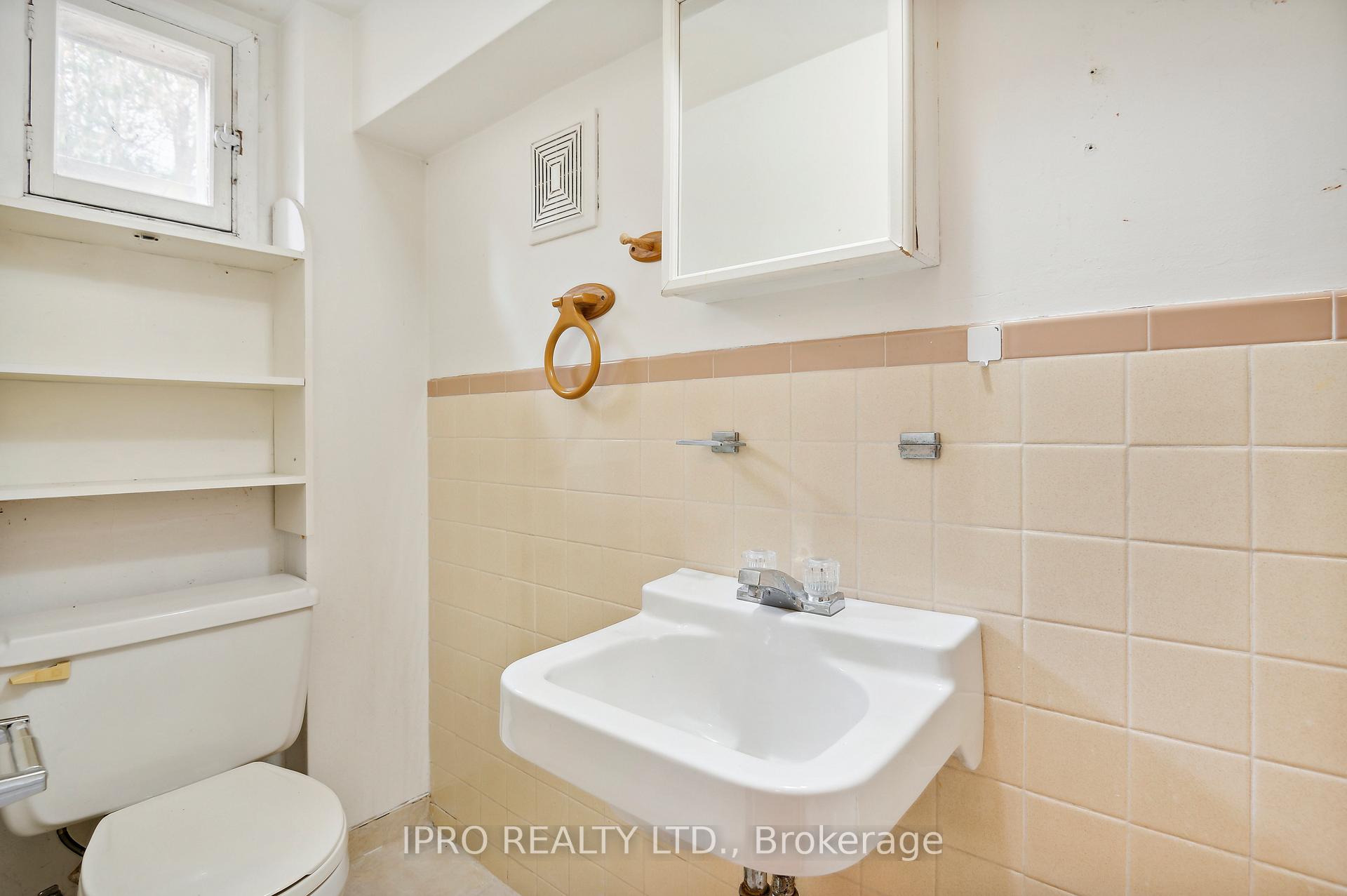 Photo 23 of 90 Stephen Drive, Etobicoke, Stonegate-Queensway — HOMEH