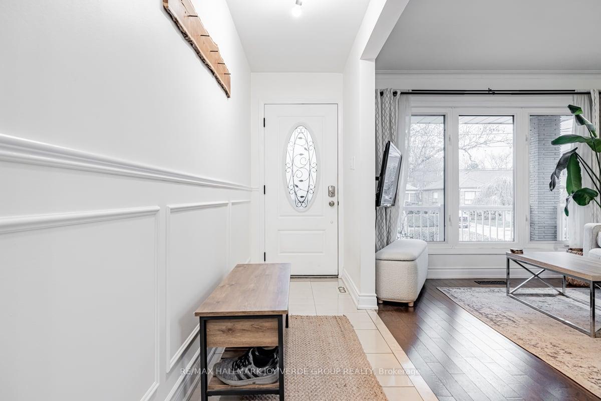 Photo 4 of 130 Ranee Avenue, Toronto, Englemount-Lawrence — HOMEH