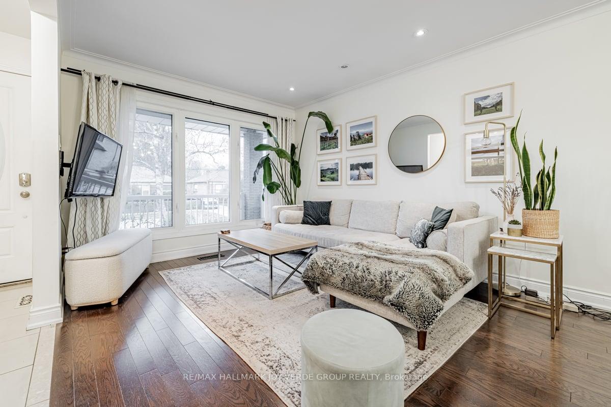 Photo 3 of 130 Ranee Avenue, Toronto, Englemount-Lawrence — HOMEH