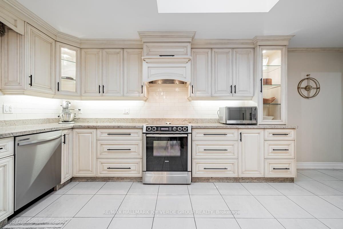 Photo 15 of 130 Ranee Avenue, Toronto, Englemount-Lawrence — HOMEH