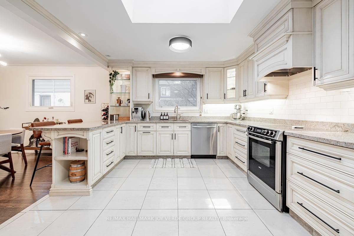 Photo 18 of 130 Ranee Avenue, Toronto, Englemount-Lawrence — HOMEH