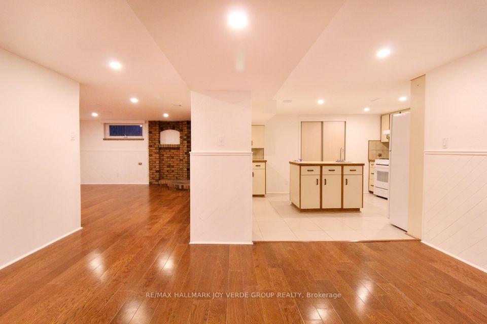 Photo 17 of 130 Ranee Avenue, Toronto, Englemount-Lawrence — HOMEH
