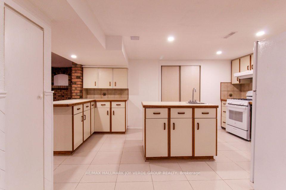 Photo 20 of 130 Ranee Avenue, Toronto, Englemount-Lawrence — HOMEH