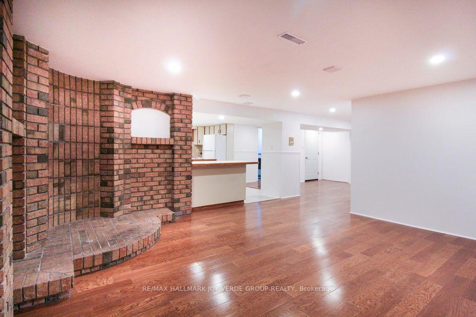 Photo 25 of 130 Ranee Avenue, Toronto, Englemount-Lawrence — HOMEH