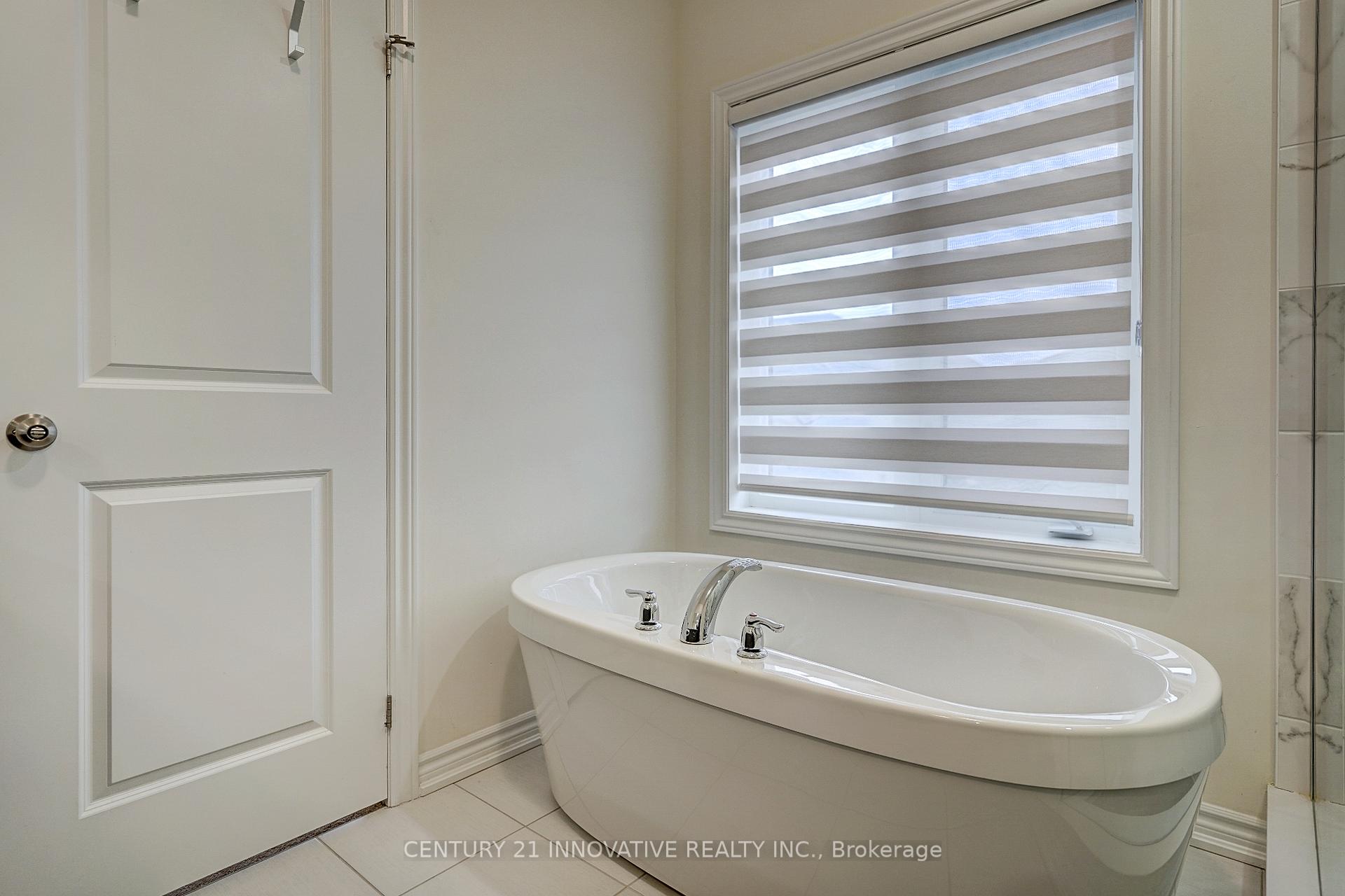 Photo 19 of 24 Van Wart Street, Whitby, Rural Whitby — HOMEH